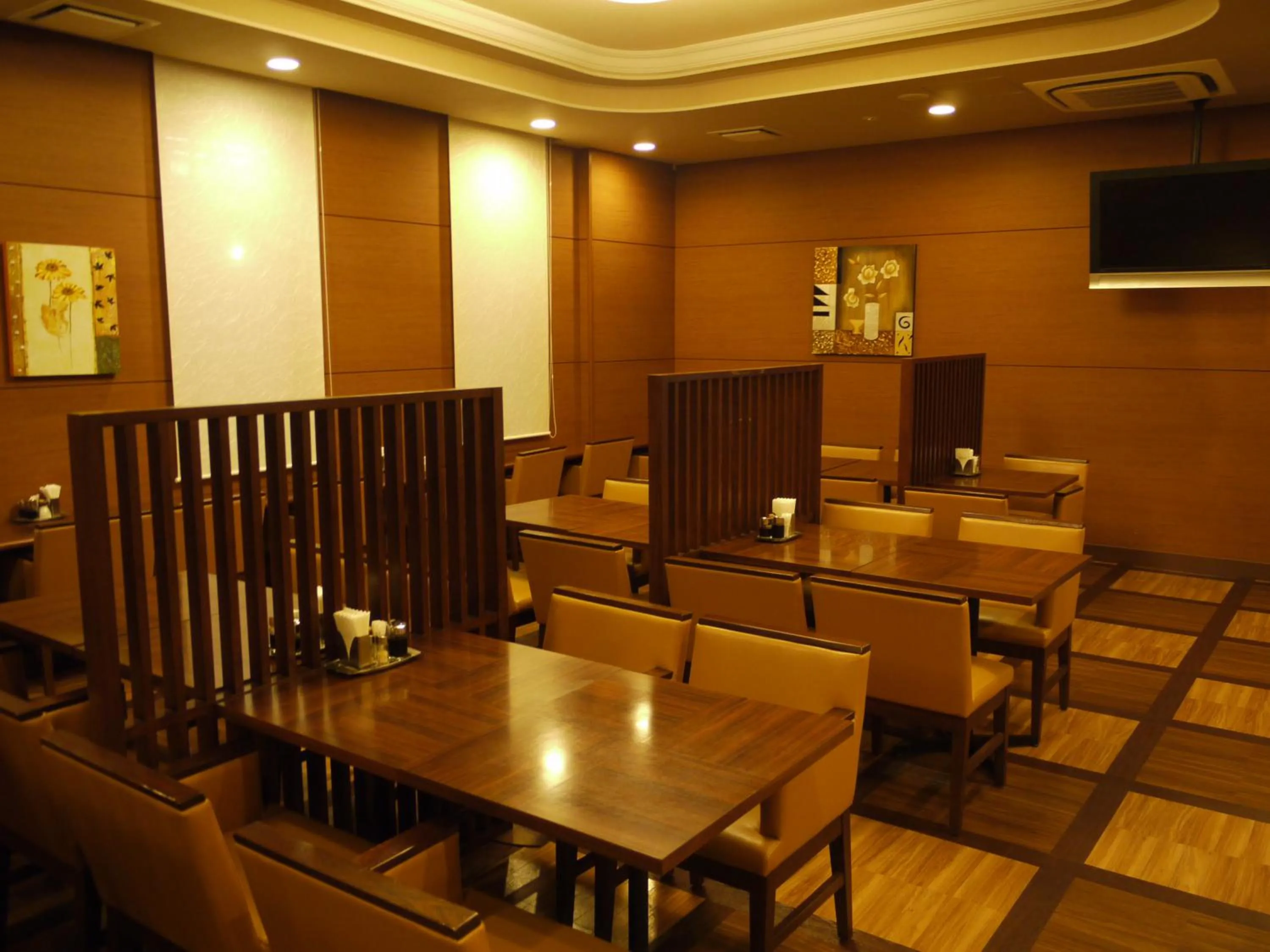 Restaurant/places to eat in Hotel Route-Inn Gifuhashima Ekimae