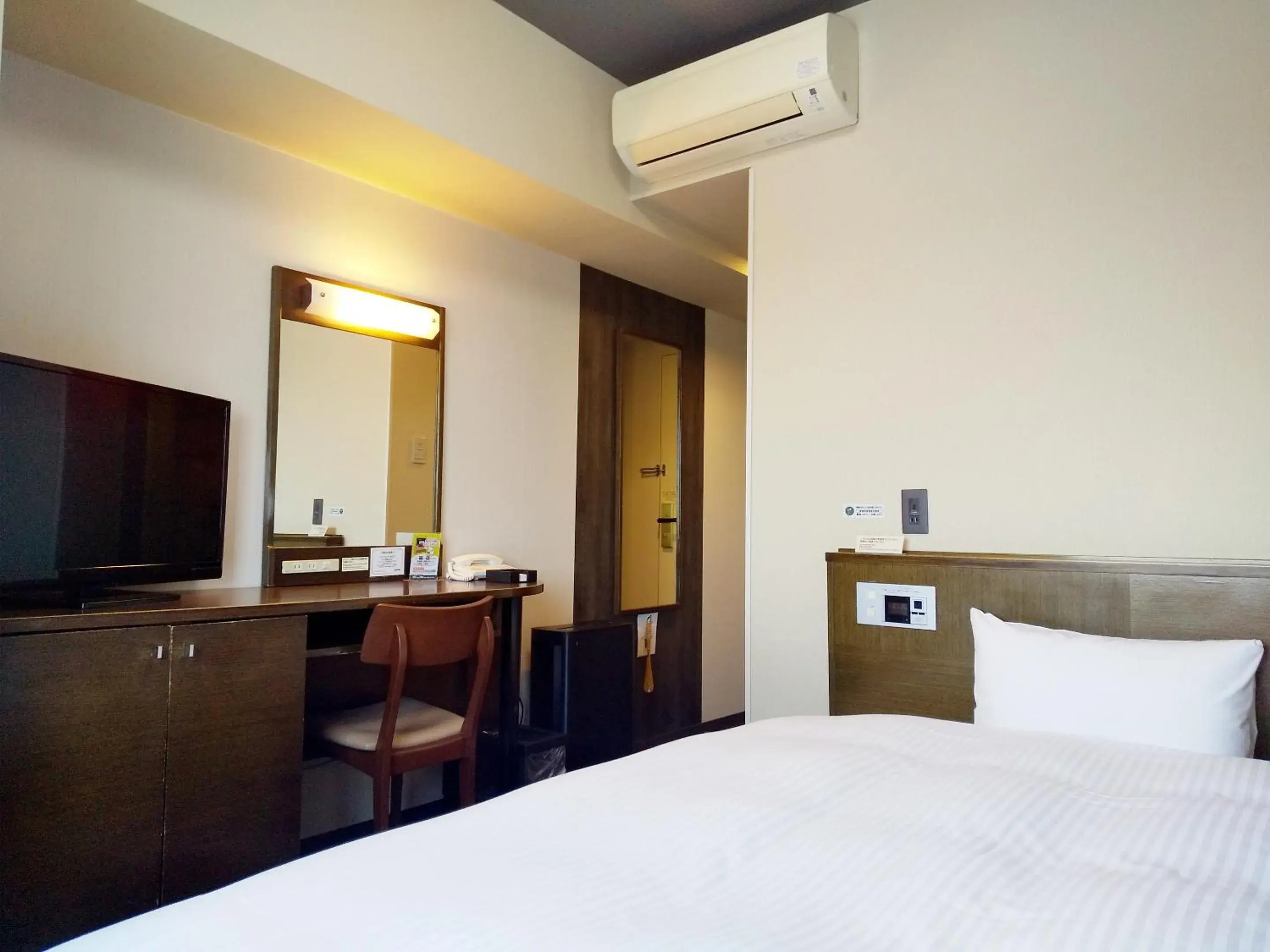 Comfort Single Room- Non-Smoking - single occupancy in Hotel Route-Inn Gifuhashima Ekimae Comfort Single Room- Non-Smoking - single occupancy in Hotel Route-Inn Gifuhashima Ekimae