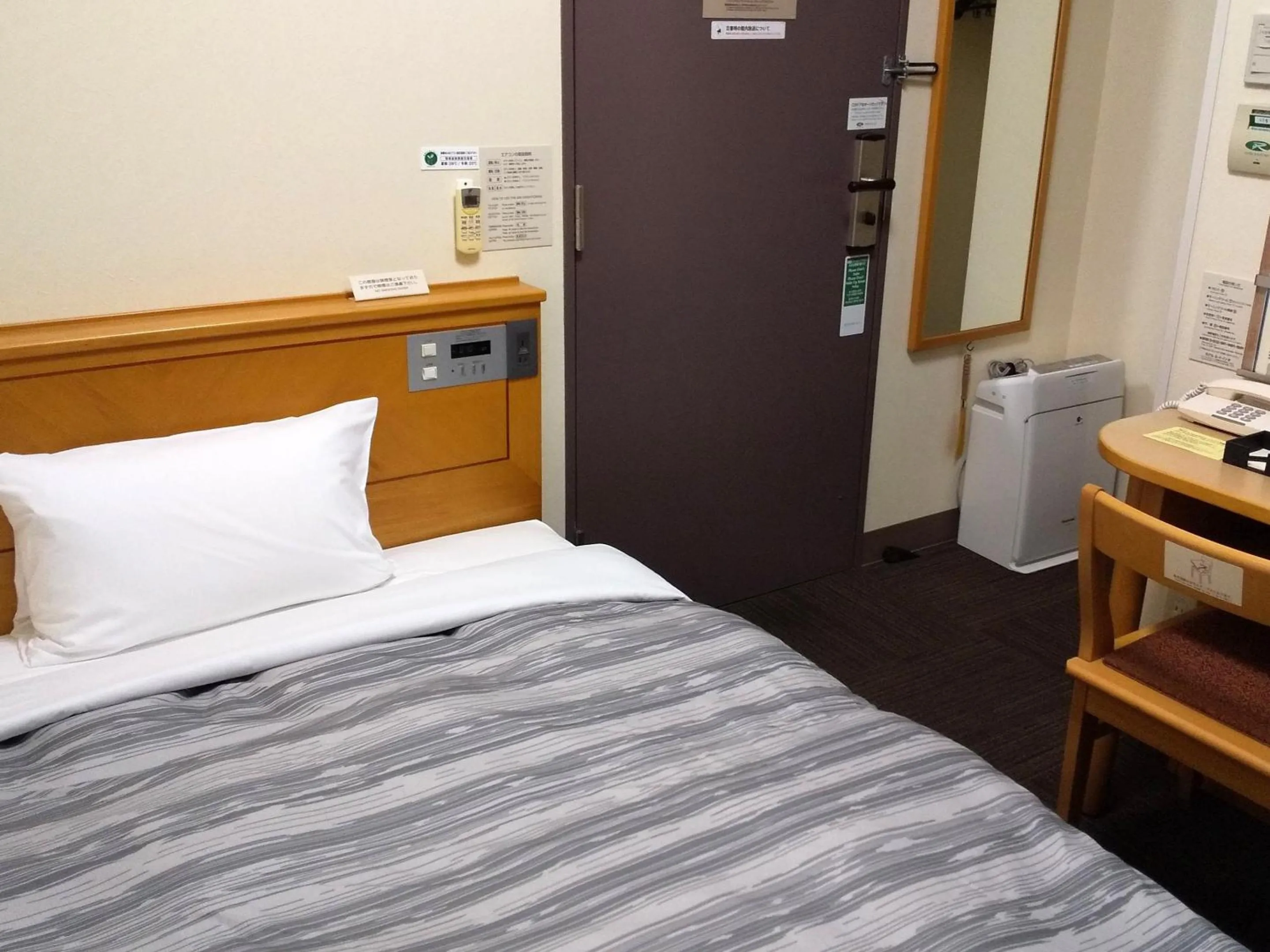 Photo of the whole room, Bed in Hotel Route-Inn Tsu Ekiminami -Kokudo23gou-