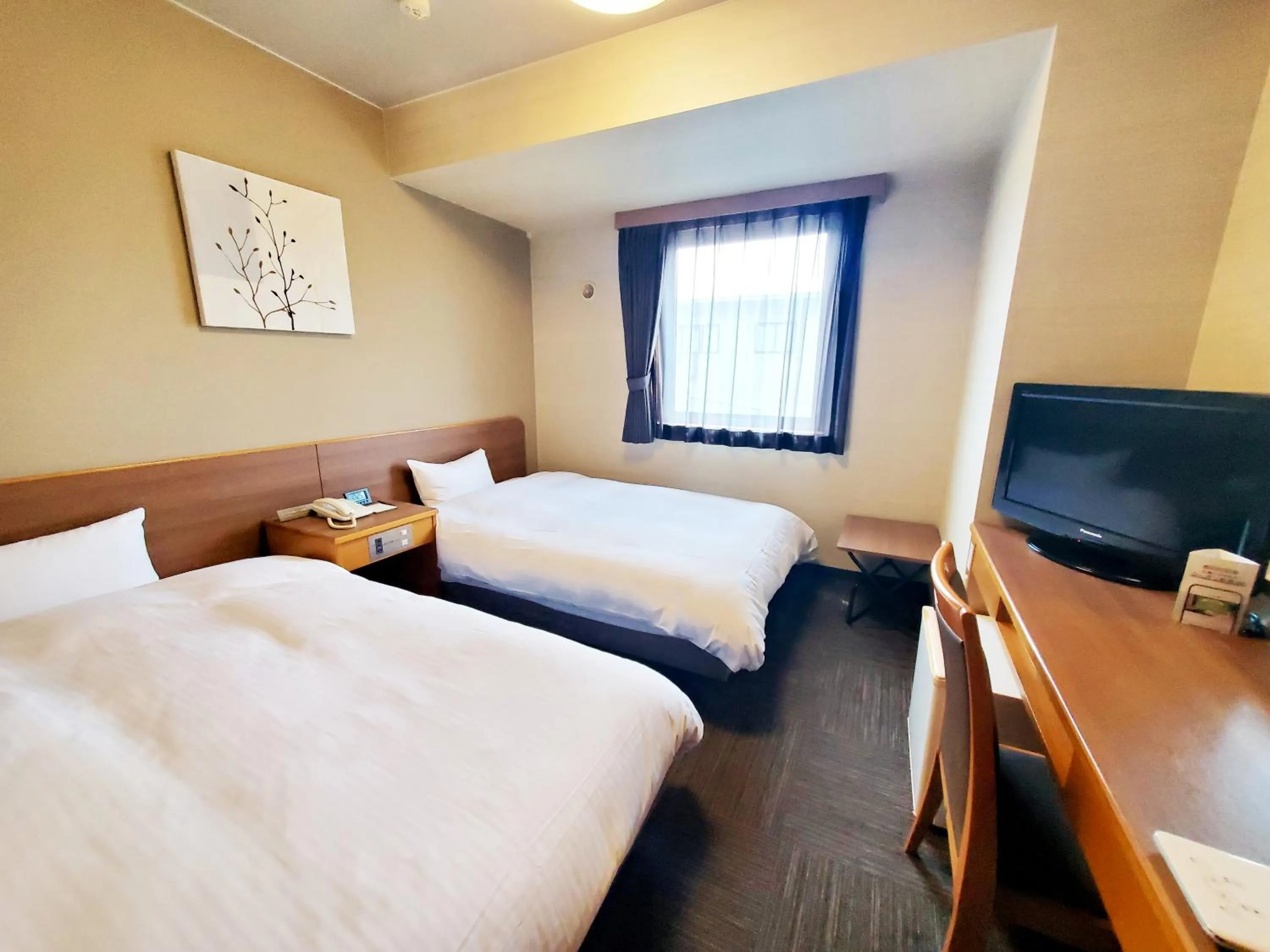 Photo of the whole room, Bed in Hotel Route-Inn Igaueno -Igaichinomiya Inter-