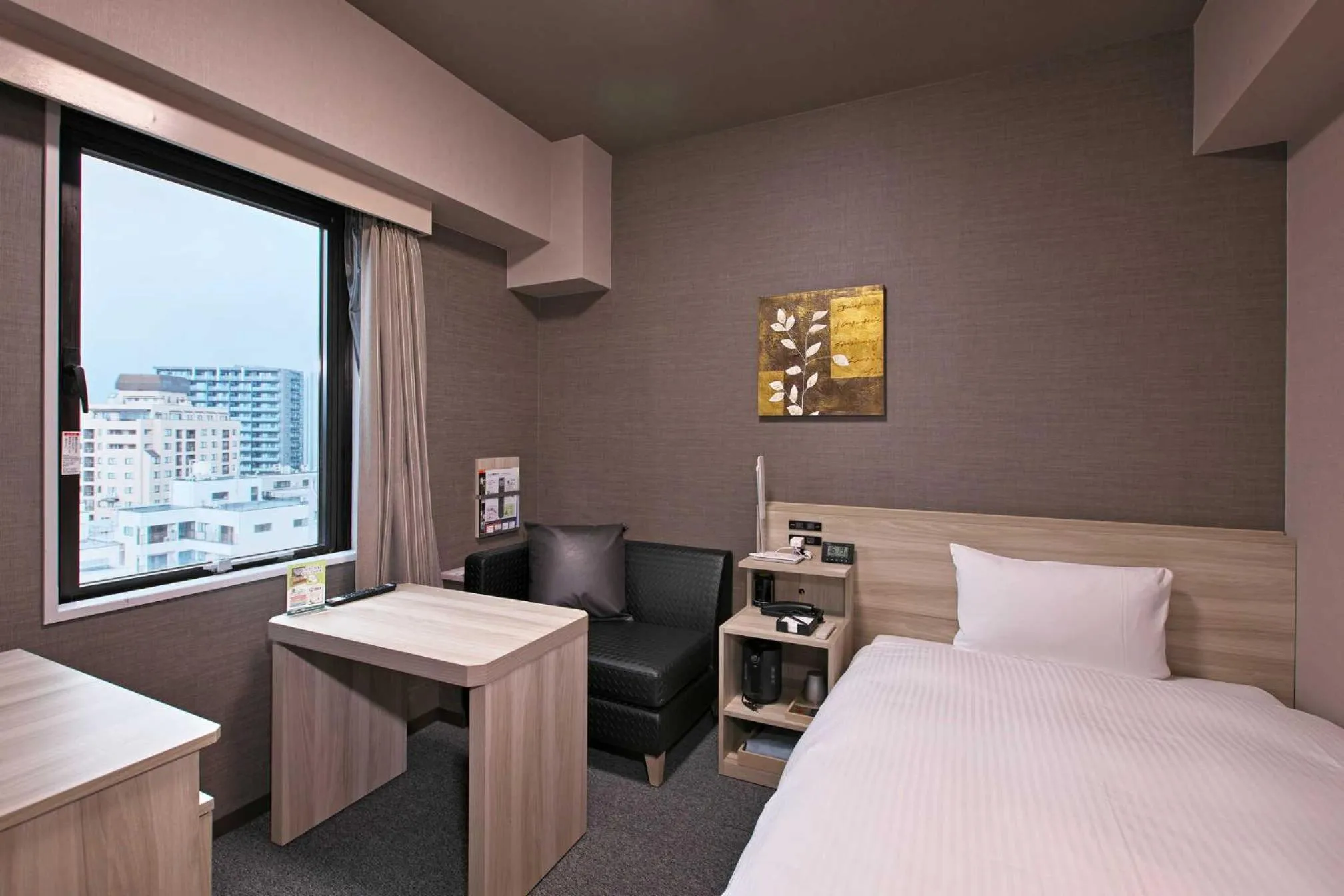 Bed in Hotel Route-Inn Toyama Ekimae