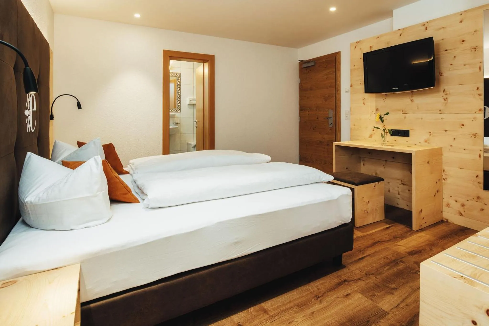 Photo of the whole room, Bed in Hotel Edelweiss Superior