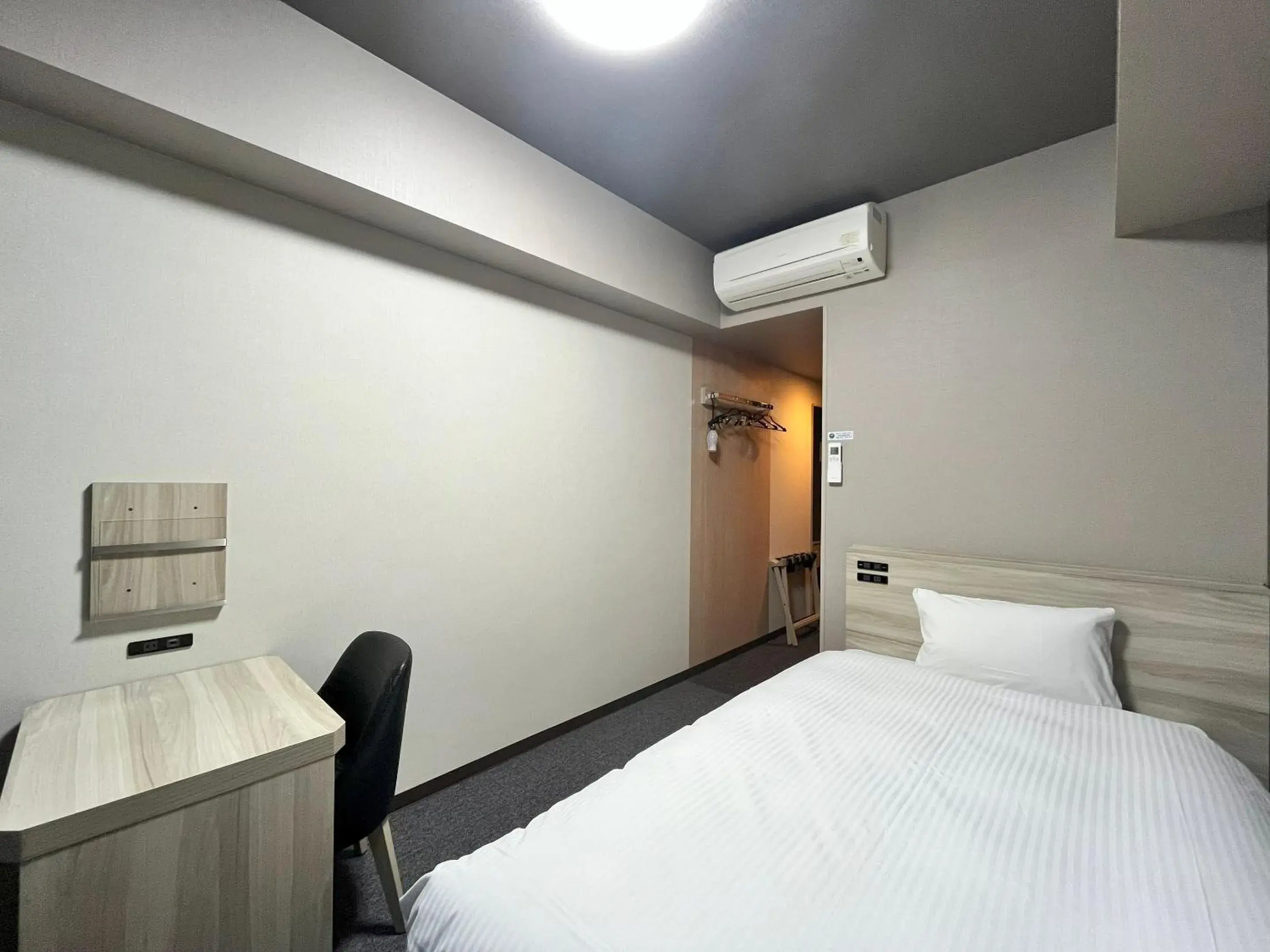 Single Room - single occupancy - Non-Smoking in Hotel Route-Inn Nagaoka Ekimae Single Room - single occupancy - Non-Smoking in Hotel Route-Inn Nagaoka Ekimae