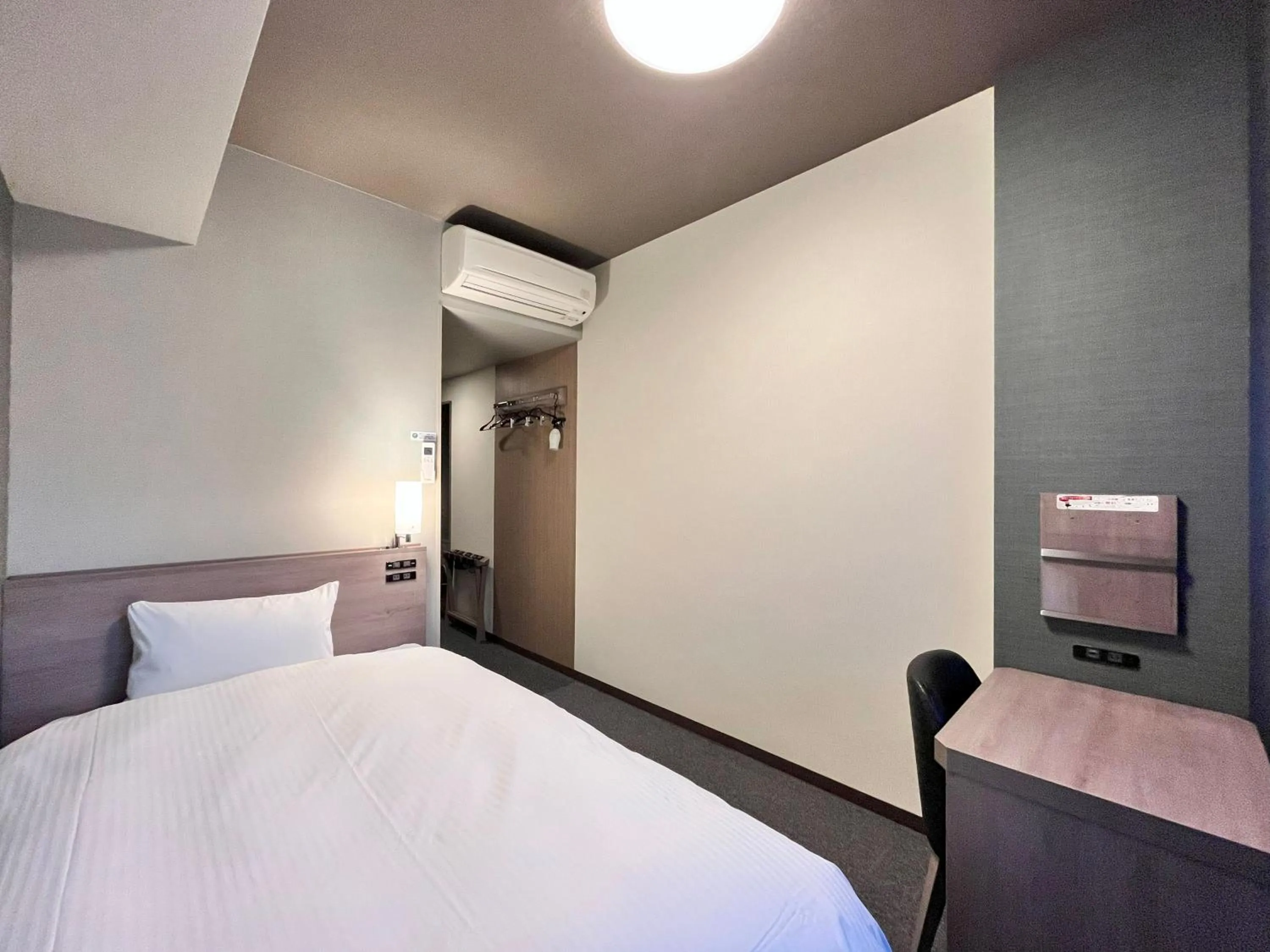 Photo of the whole room, Bed in Hotel Route-Inn Nagaoka Ekimae