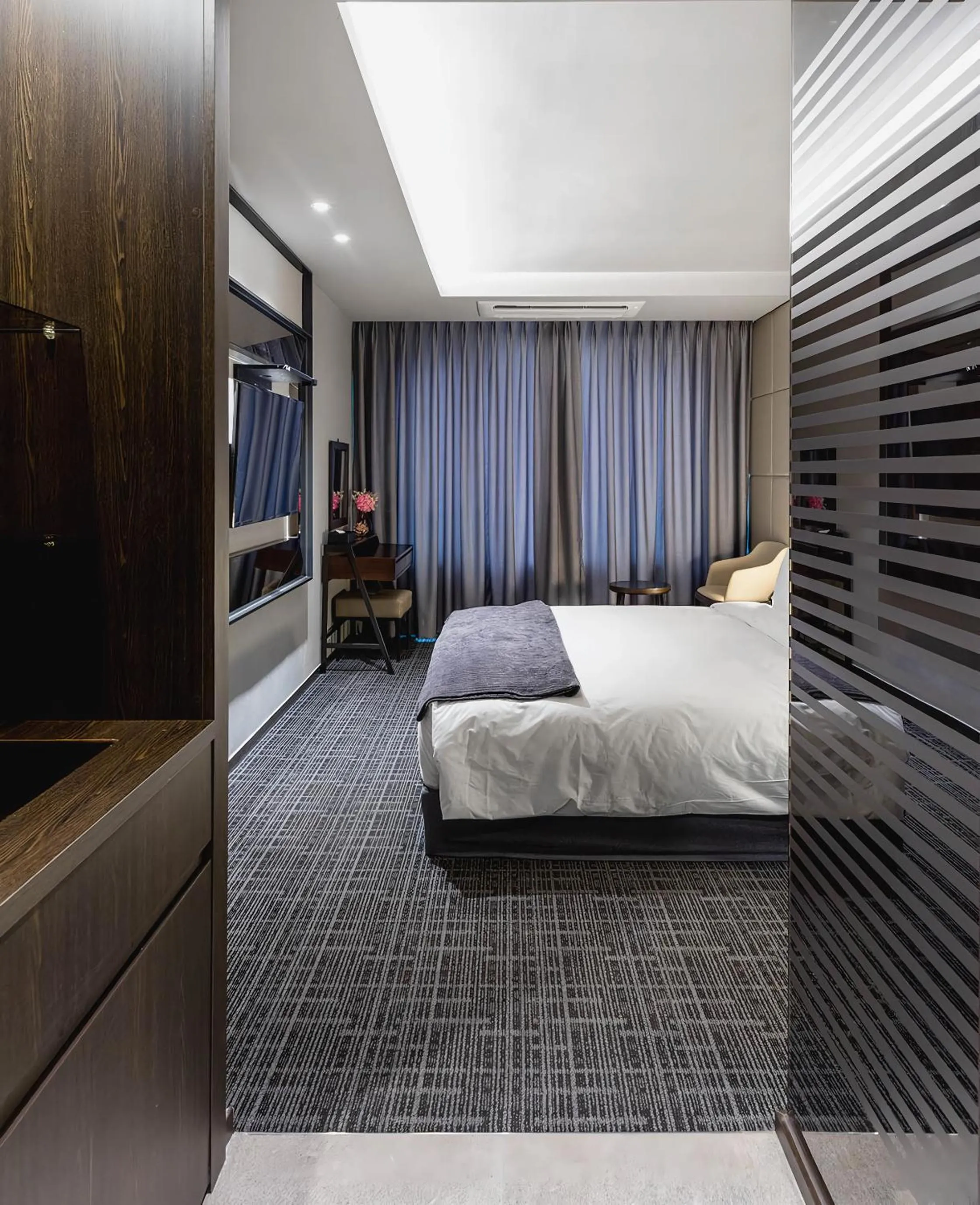 Bed in Golden Tulip Ever Yongin Hotel