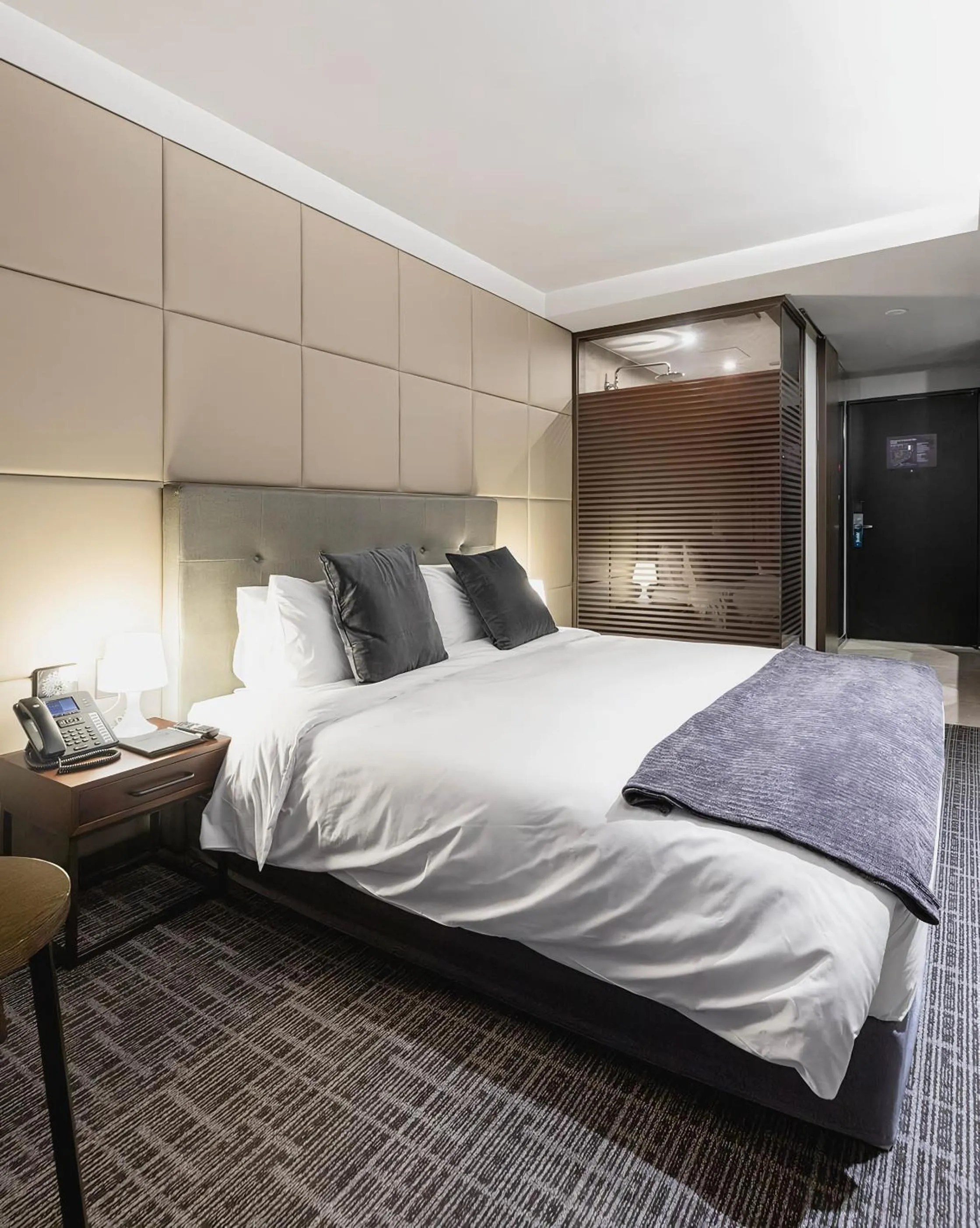 Bed in Golden Tulip Ever Yongin Hotel