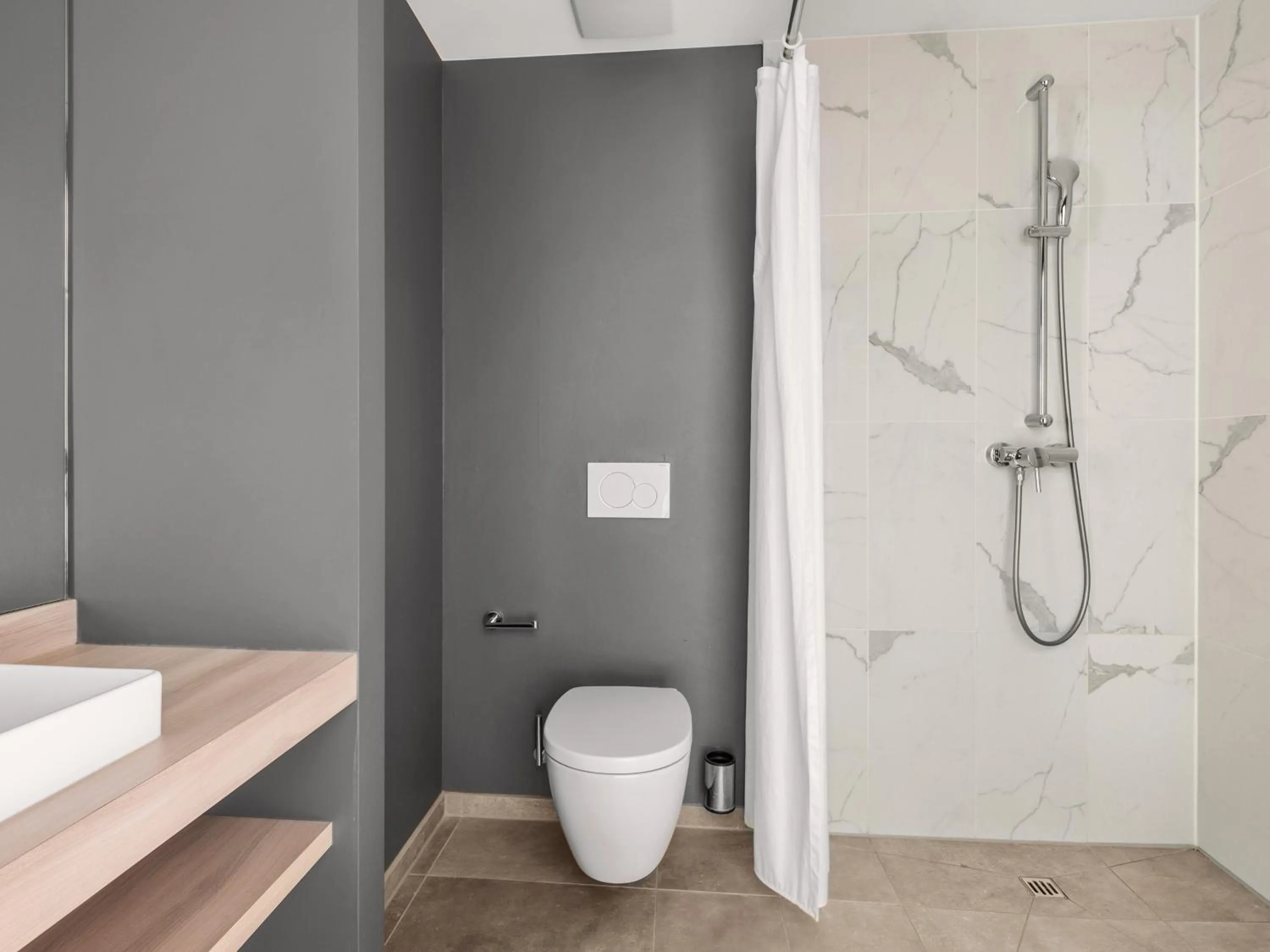 Shower in Numa Munich Stark
