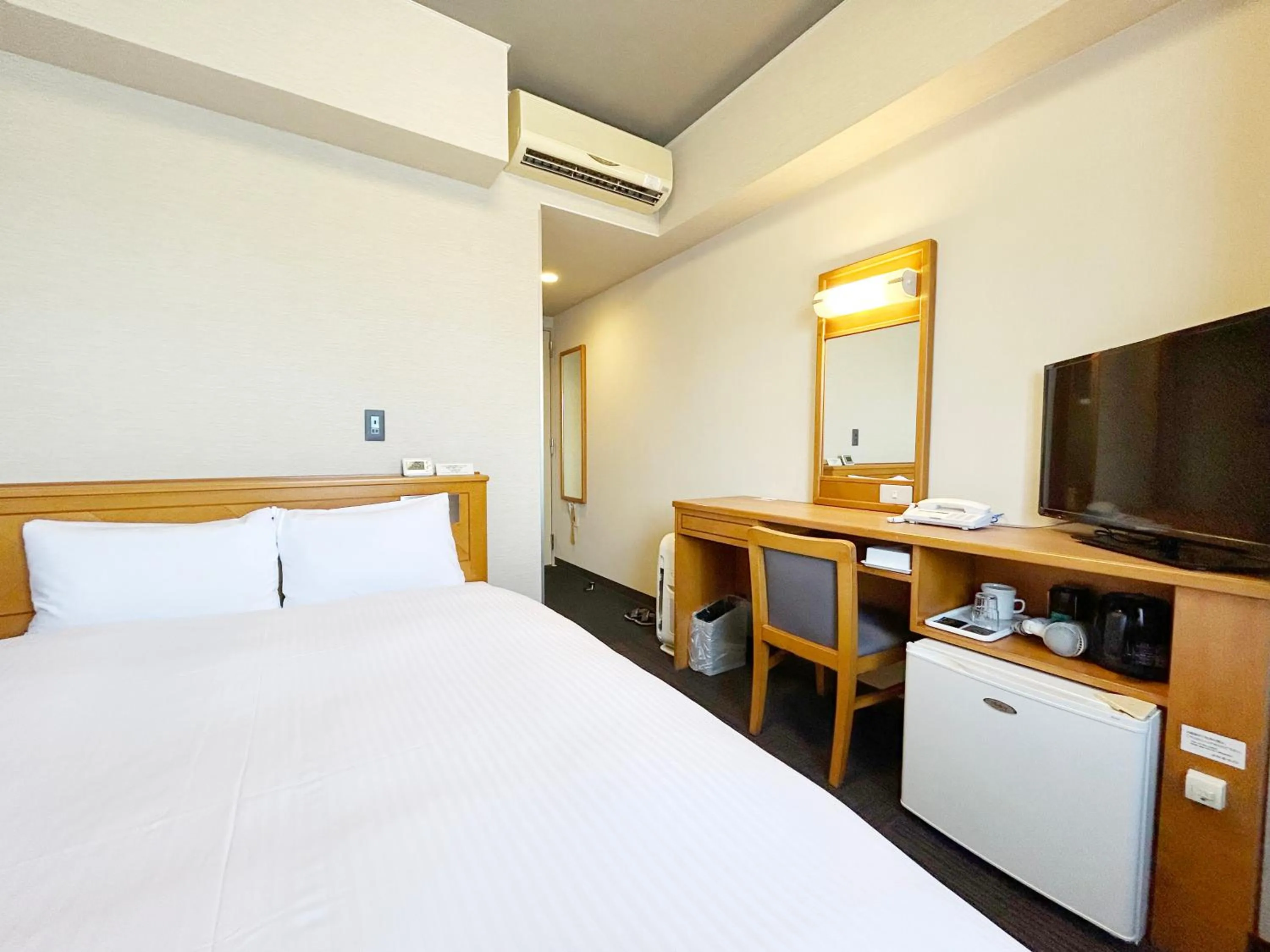 Photo of the whole room, Bed in Hotel Route-Inn Fukui Owada