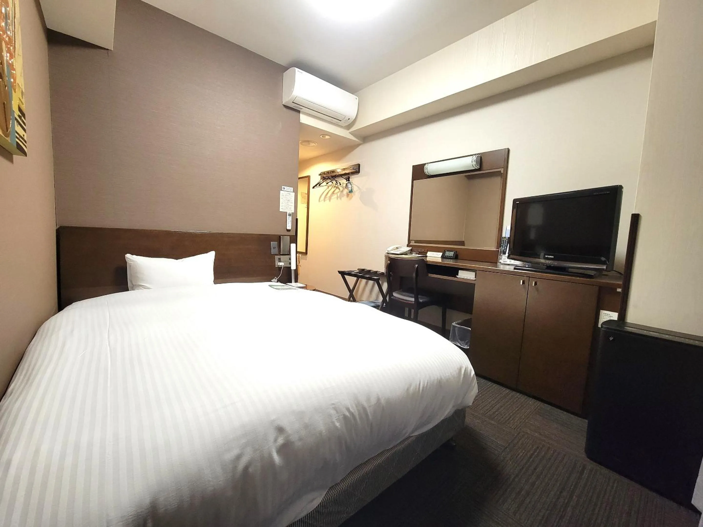 Photo of the whole room, Bed in HOTEL ROUTE-INN Ota Minami -Kokudo 407 Gou-