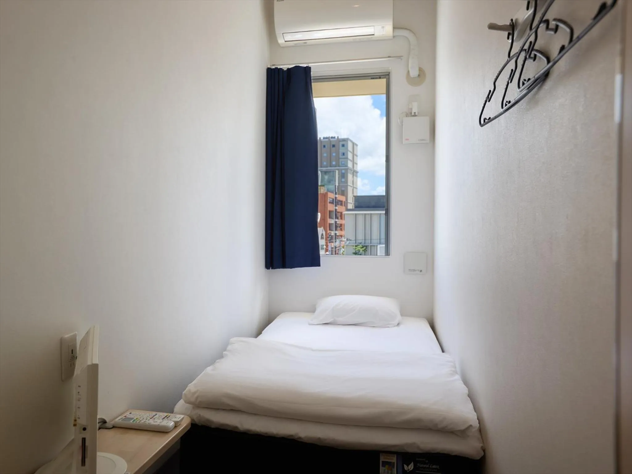 Bed in Chura Cabin Kokusai-Dori