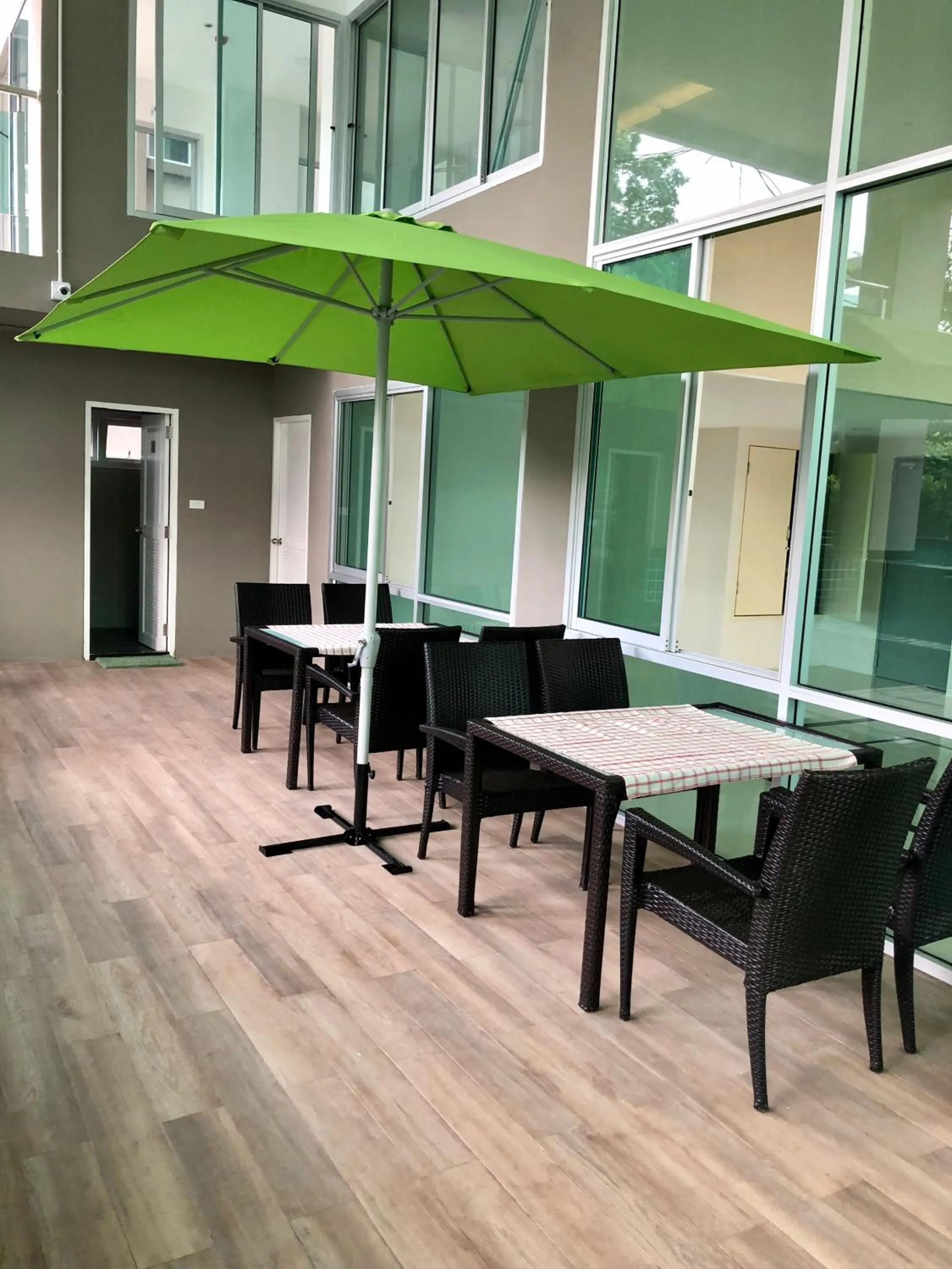 Restaurant/places to eat in The Lux Ladprao 10