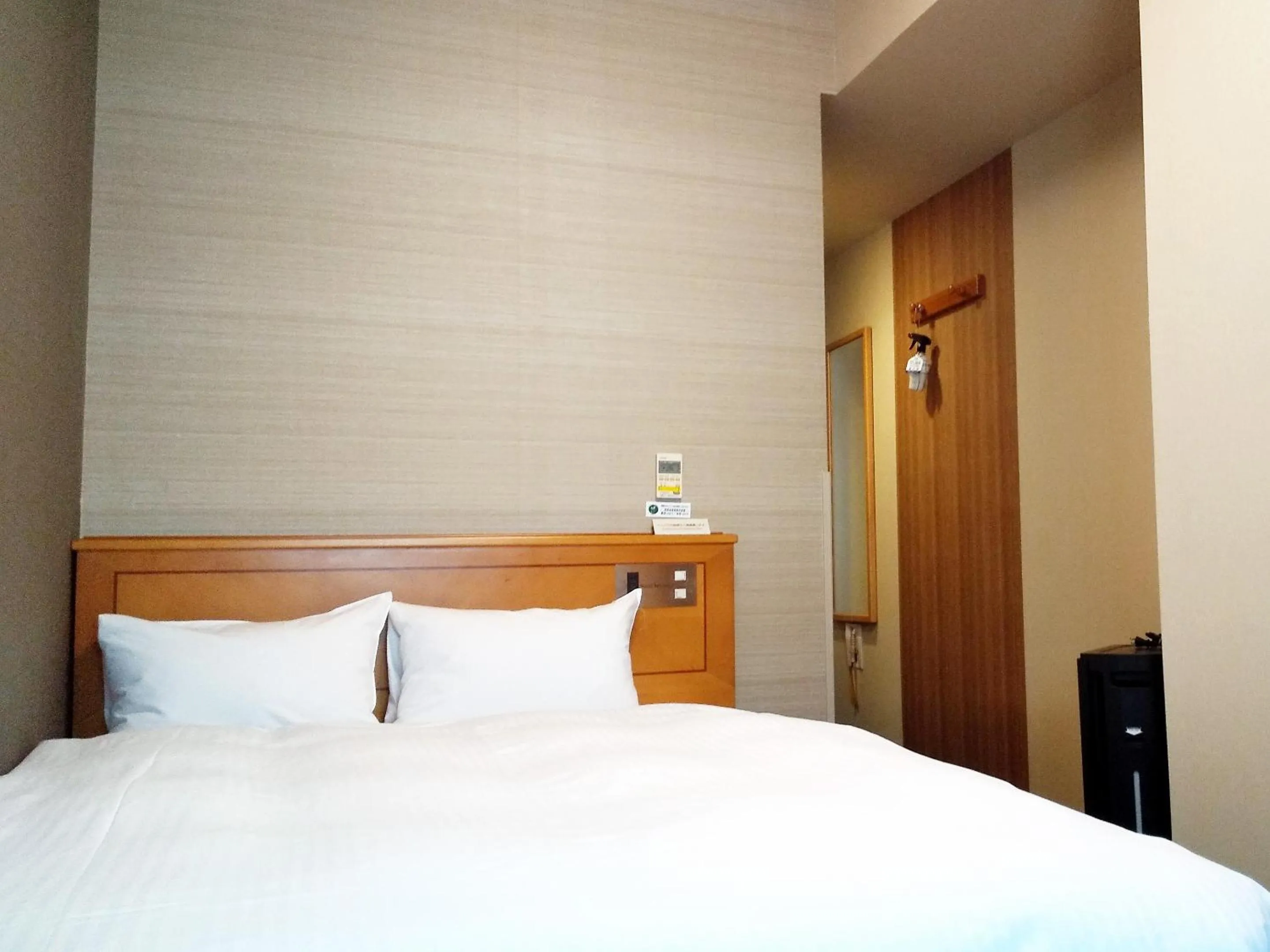 Photo of the whole room, Bed in Hotel Route-Inn Hamamatsu Eki Higashi
