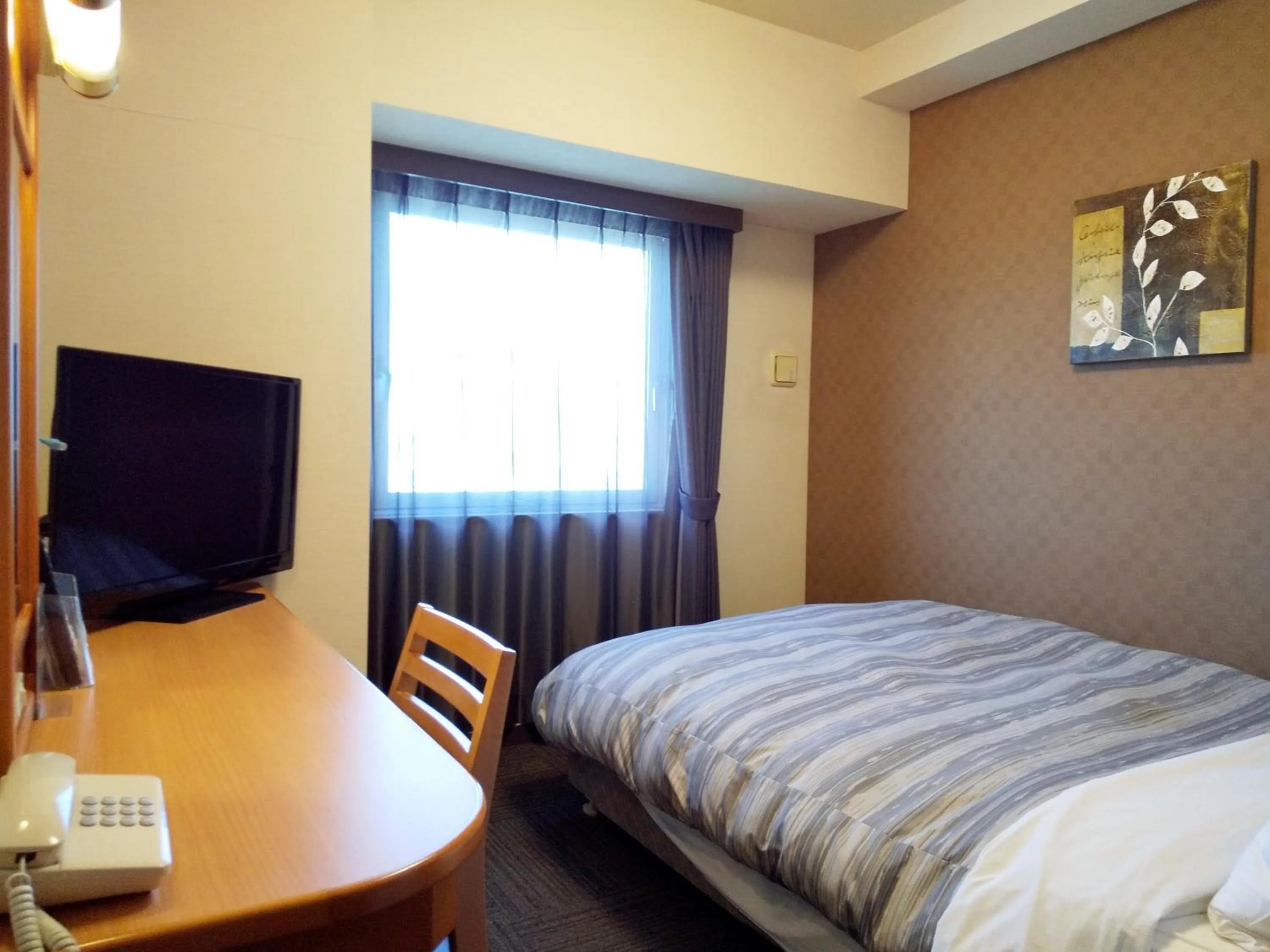 Photo of the whole room, Bed in Hotel Route-Inn Hamamatsu Nishi Inter