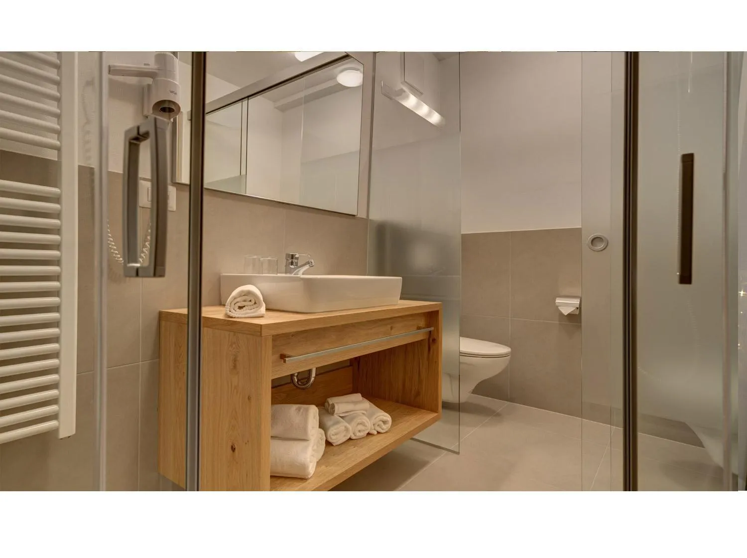 Shower in Apparthotel Central