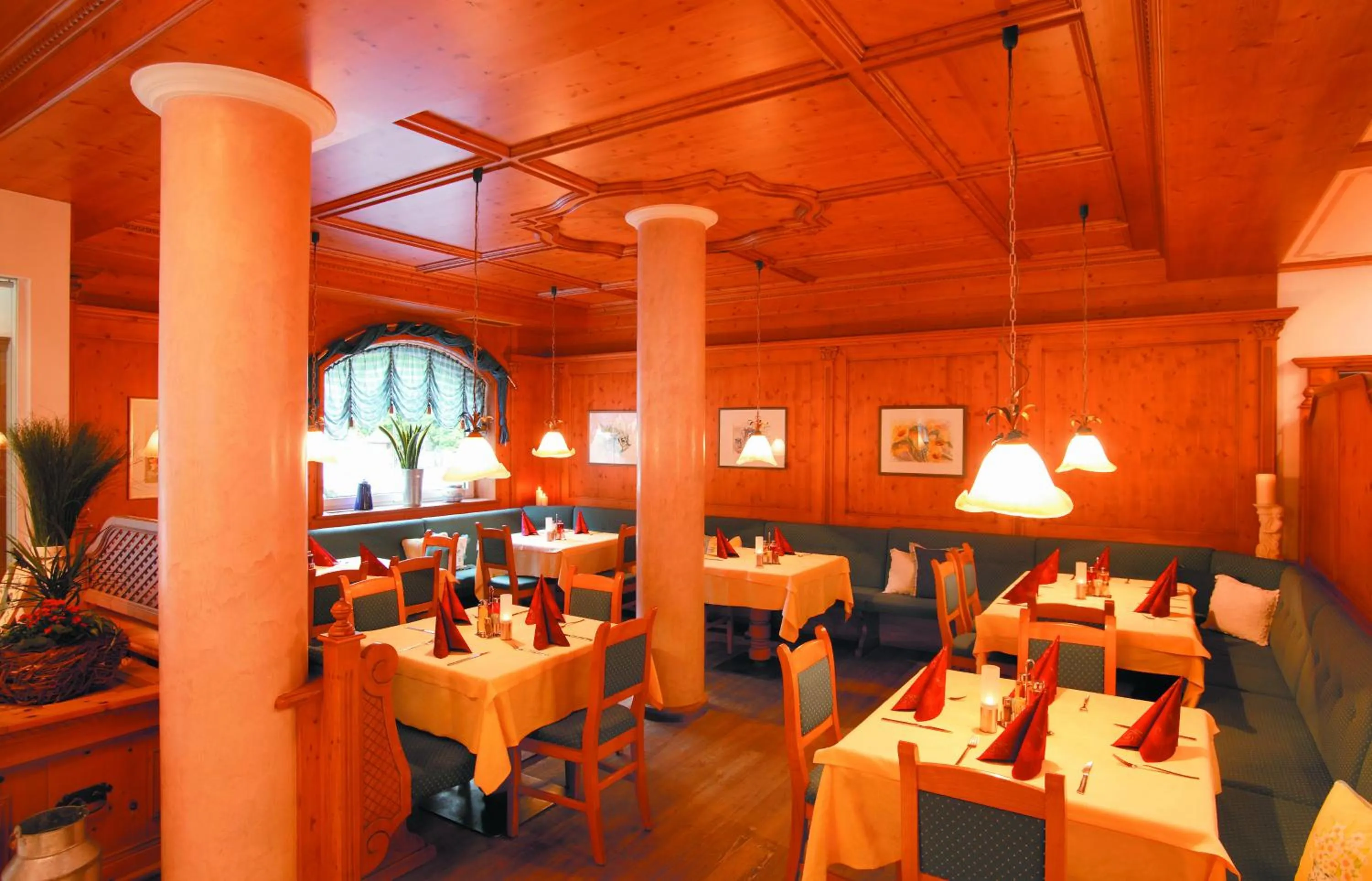 Restaurant/places to eat in Apparthotel Central