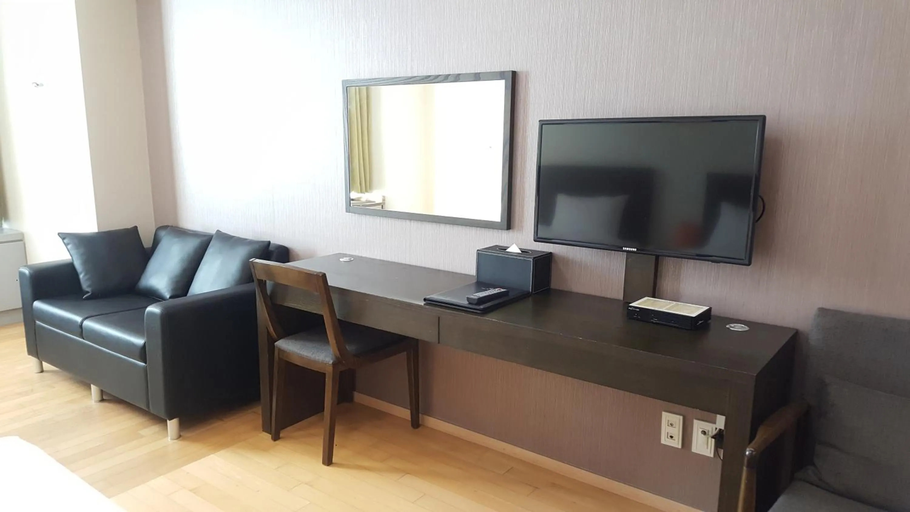 Seating area in Hotel Hu Incheon Airport