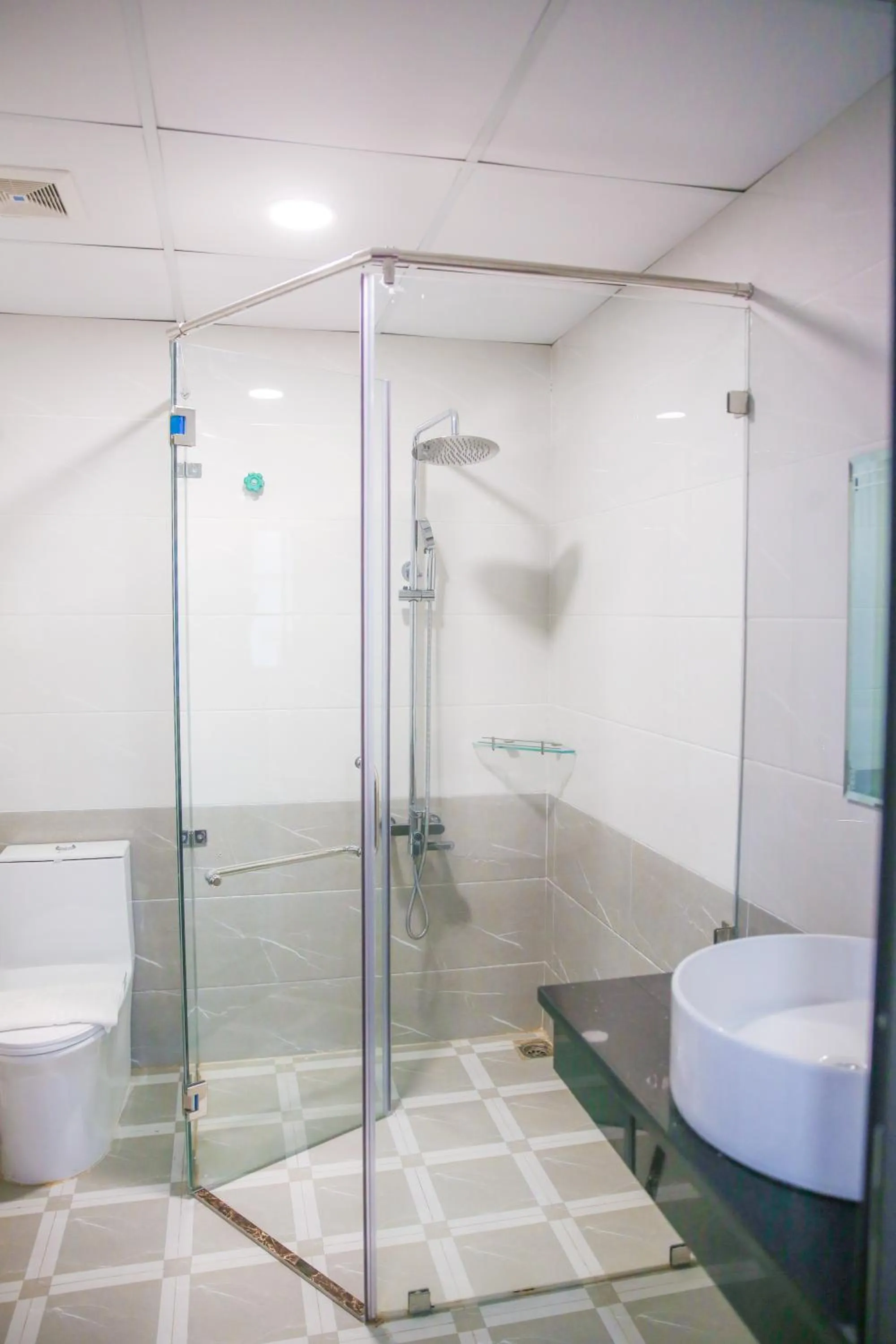 Shower in Long Anh Hotel