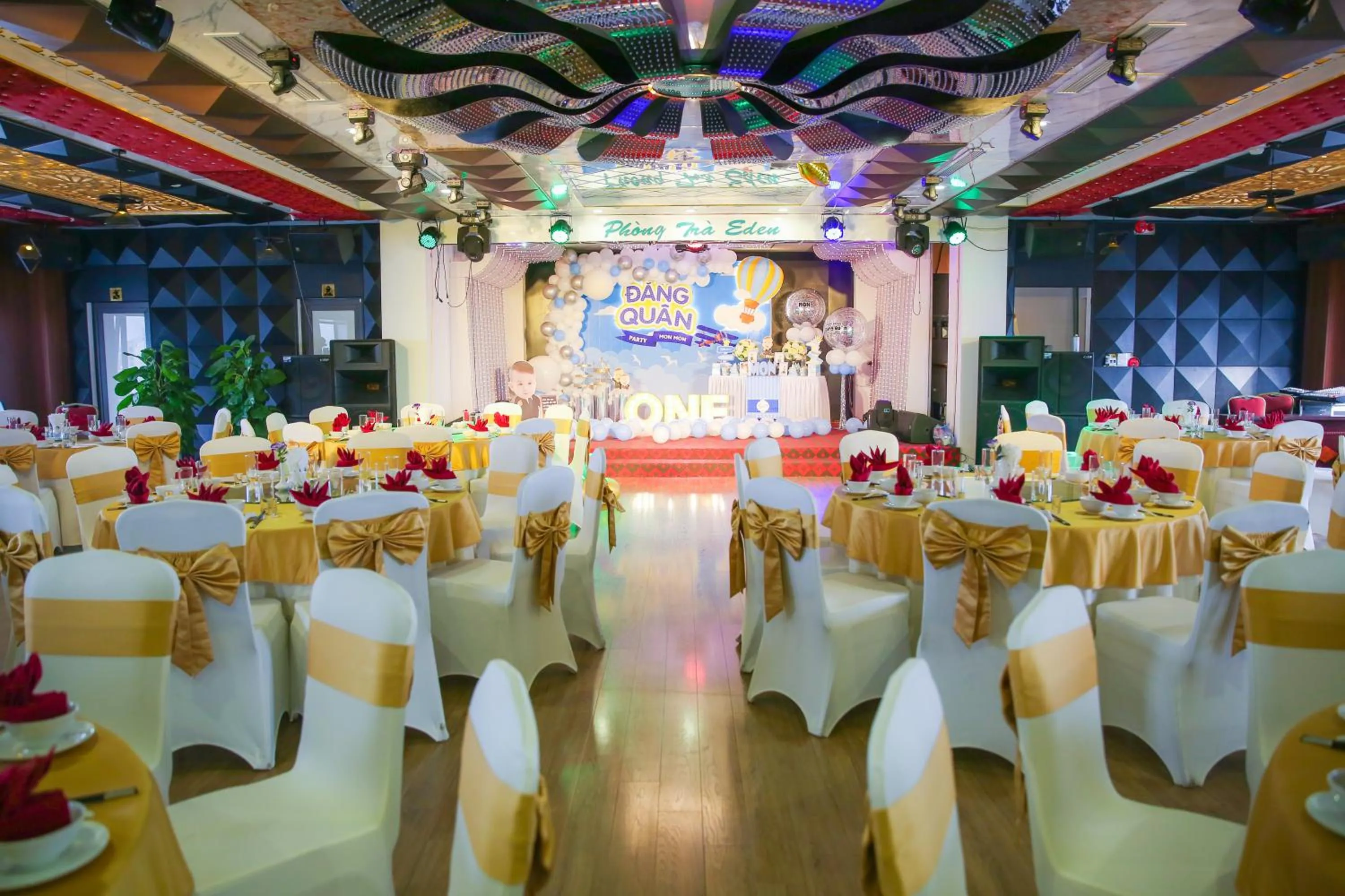 Restaurant/places to eat in Long Anh Hotel