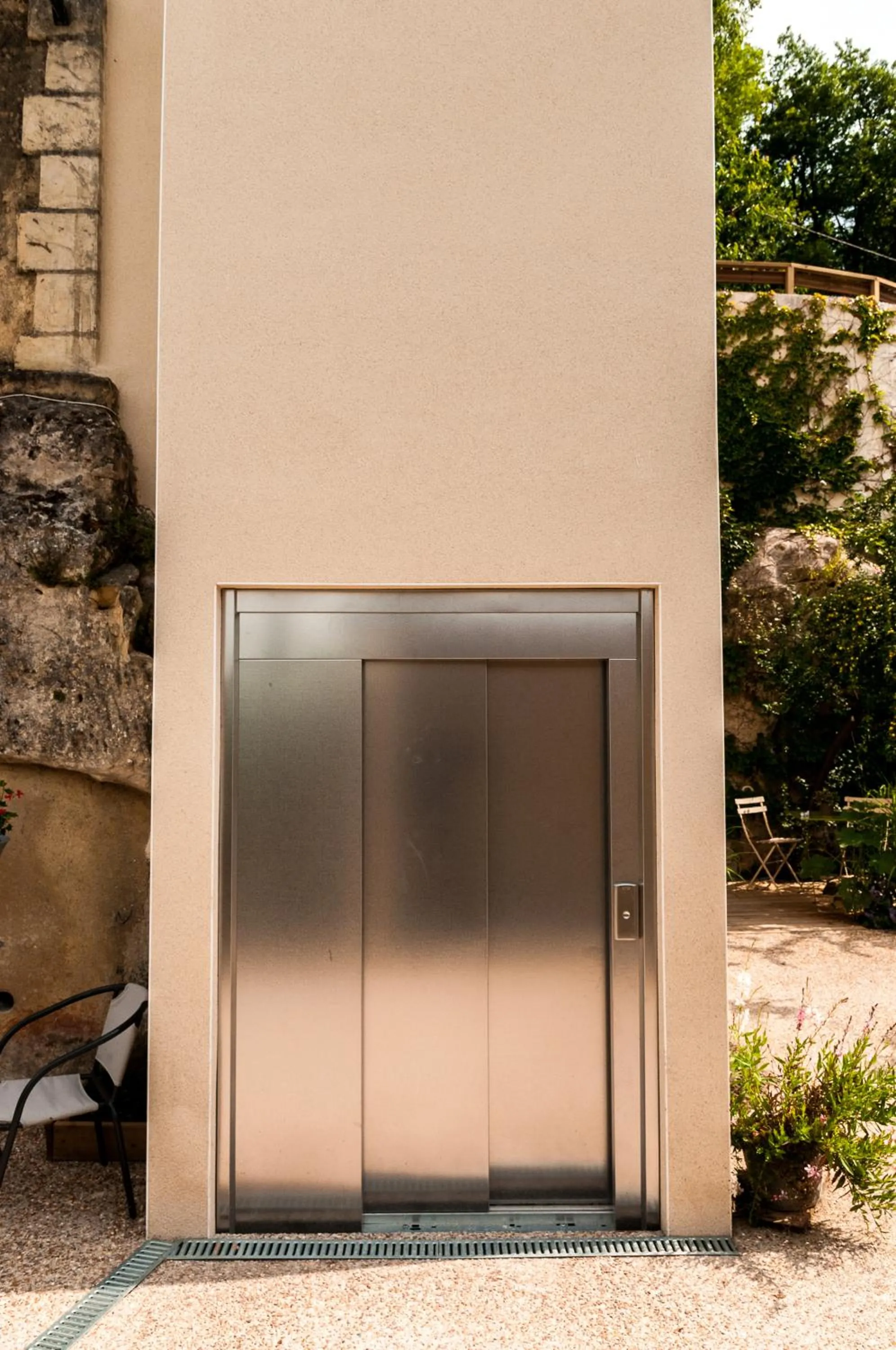 Decorative detail in Logis Hôtels Troglododo