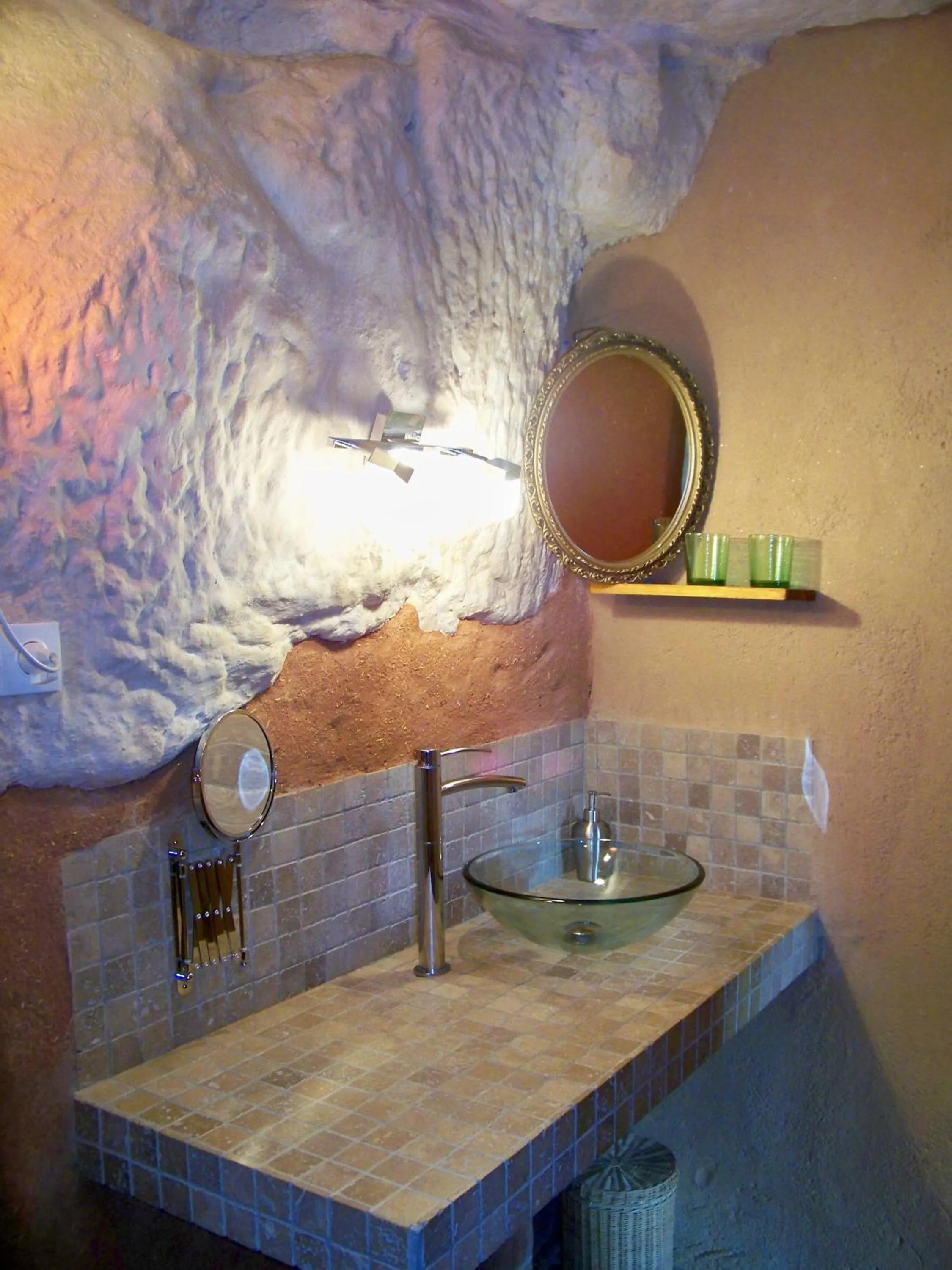 Decorative detail in Logis Hôtels Troglododo