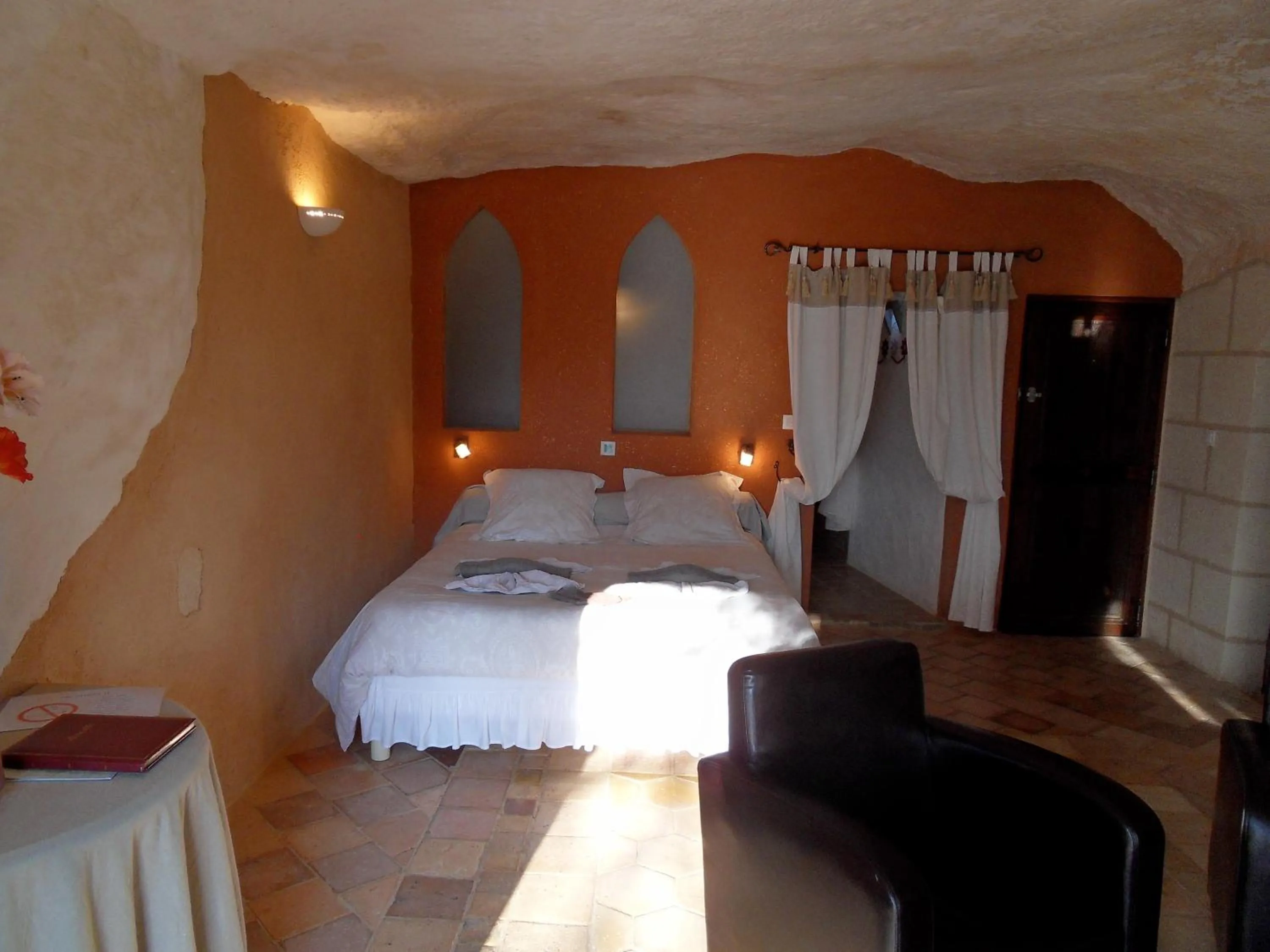 Photo of the whole room, Bed in Logis Hôtels Troglododo