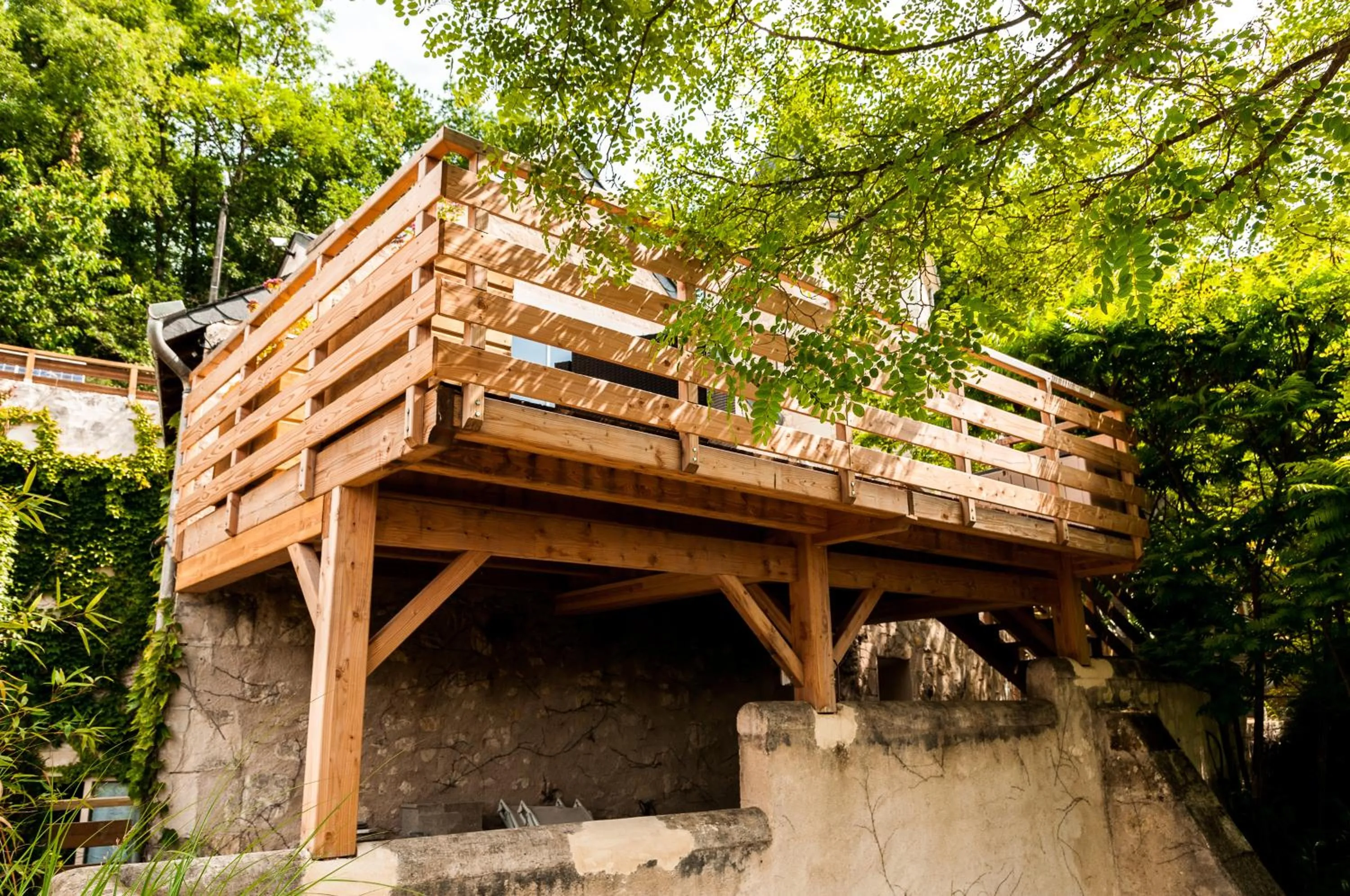 Balcony/Terrace in Logis Hôtels Troglododo