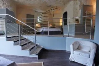 Seating area, Bed in Logis Hôtels Troglododo