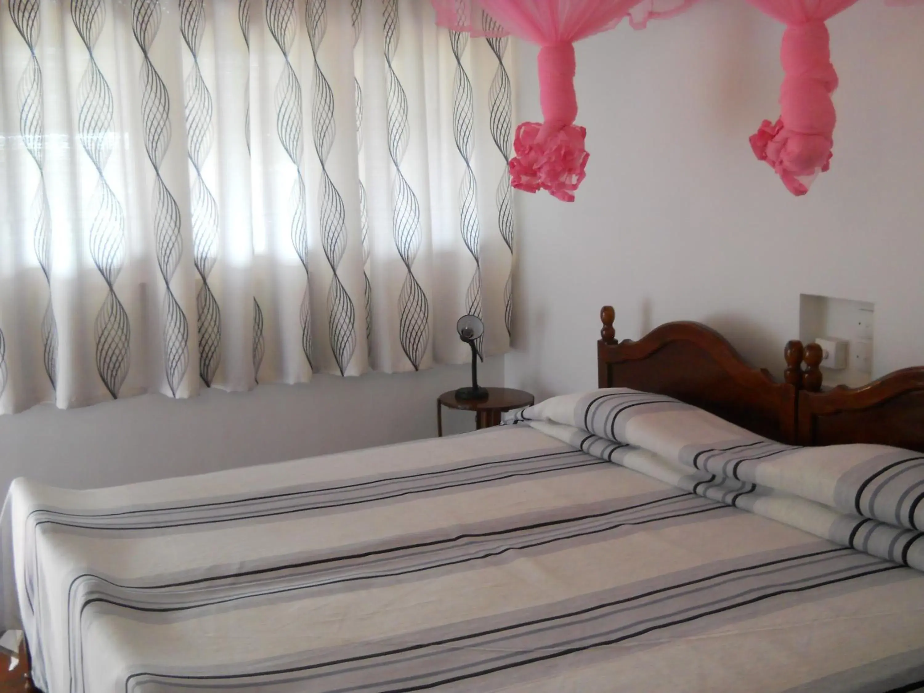 Standard Double Room WITHOUT AIR CONDITIONING in Hotel Hemadan Standard Double Room WITHOUT AIR CONDITIONING in Hotel Hemadan