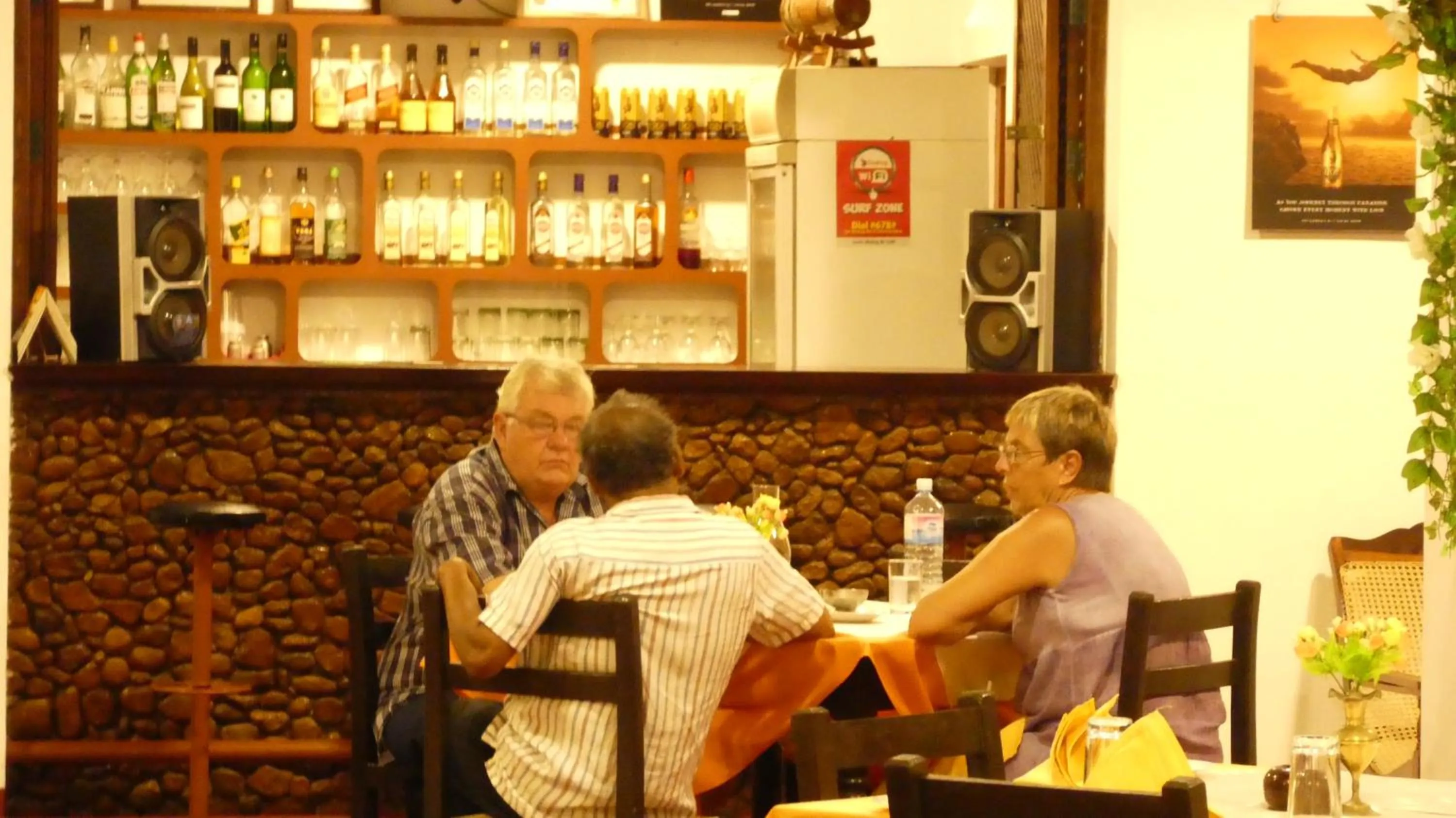 Lounge or bar in Hotel Hemadan