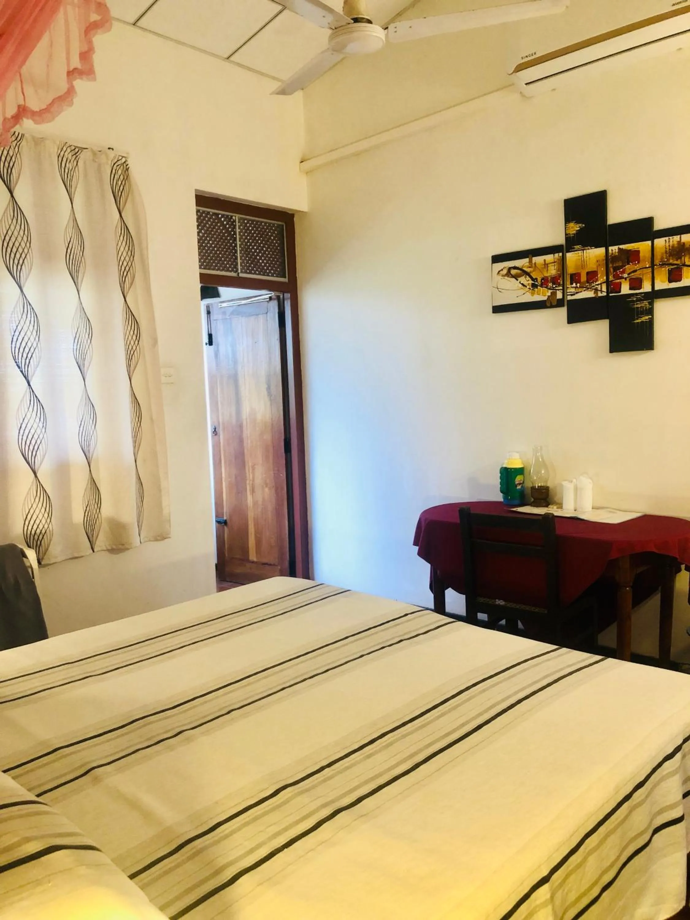 View (from property/room), Bed in Hotel Hemadan