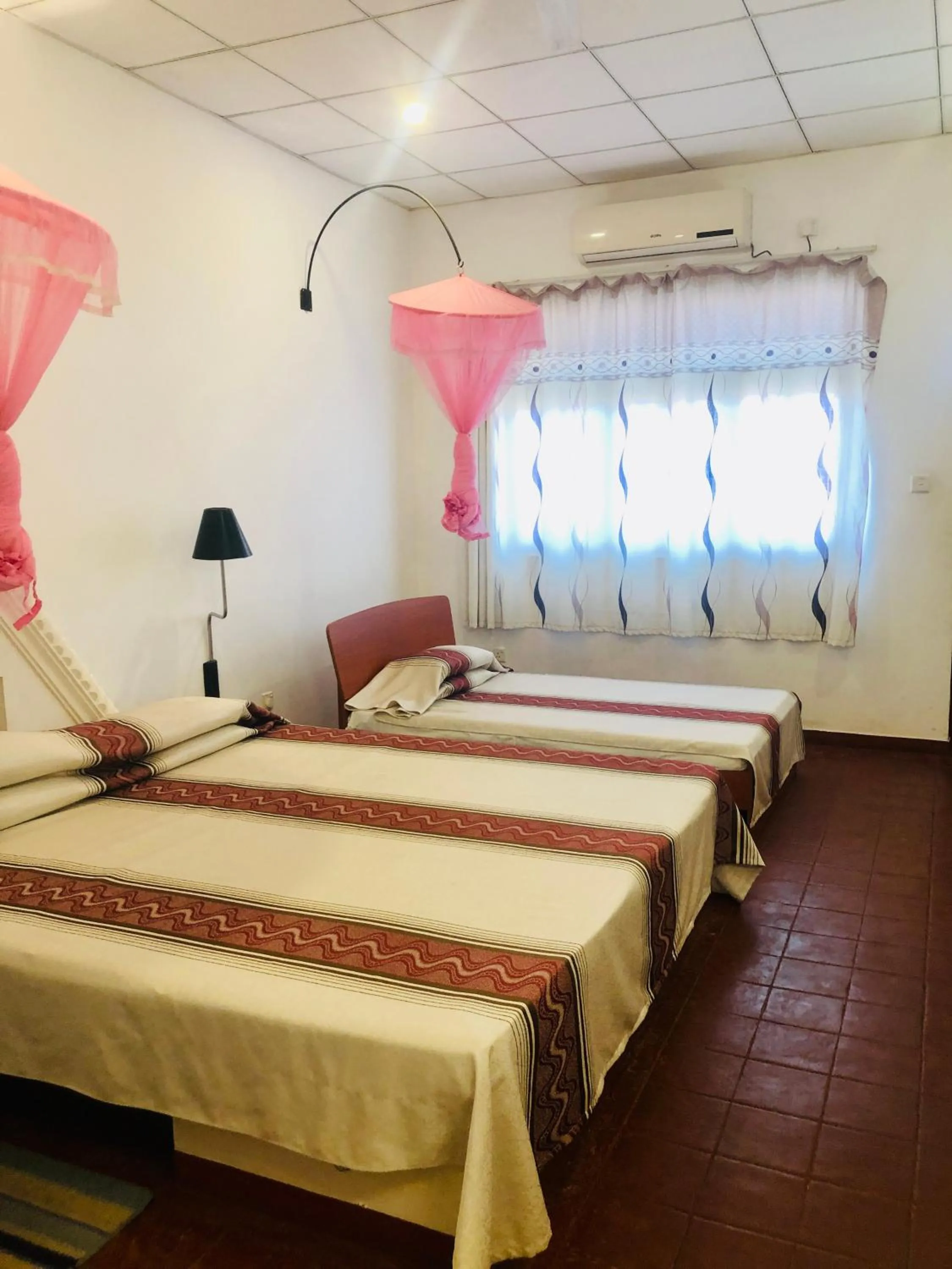 Bedroom, Bed in Hotel Hemadan