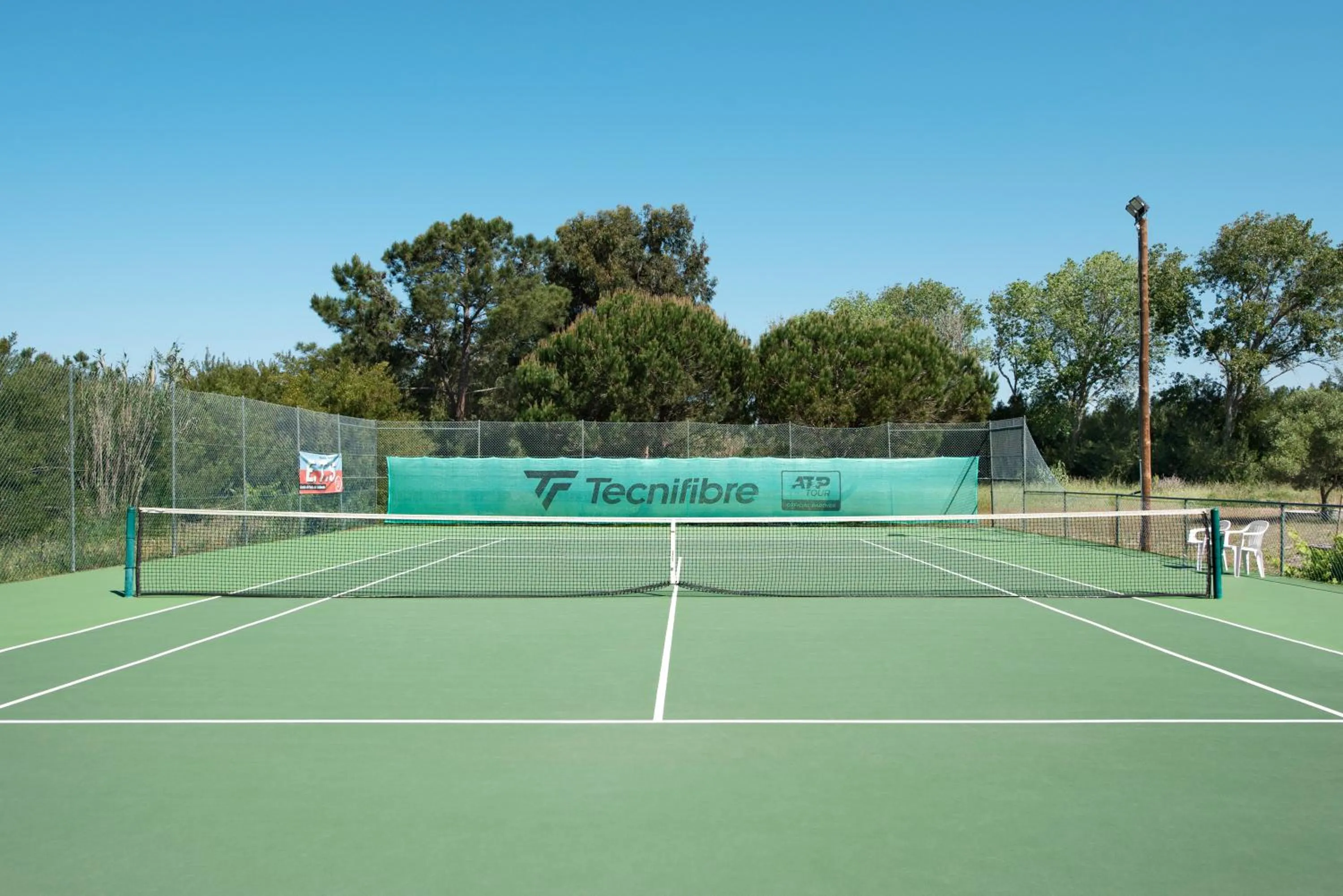 Tennis court in Quinta Do Moinho De Vento - Duna Parque Resorts & Hotels