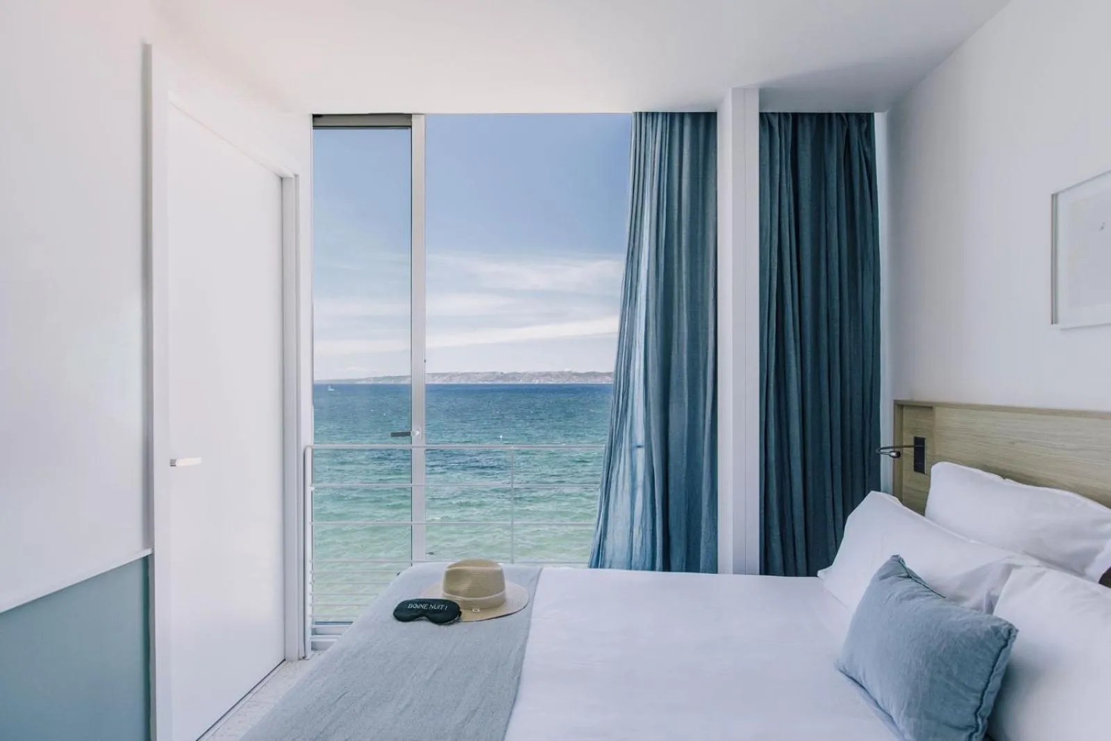 Bedroom, Bed in Les Bords De Mer