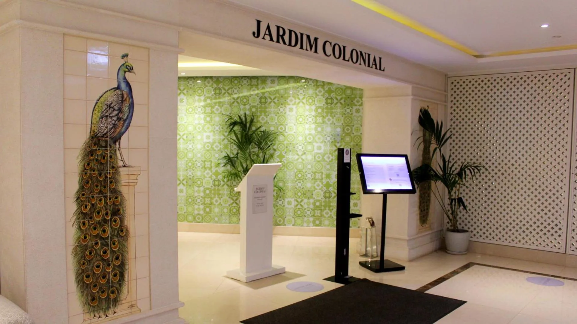 Restaurant/places to eat in Pine Cliffs Village