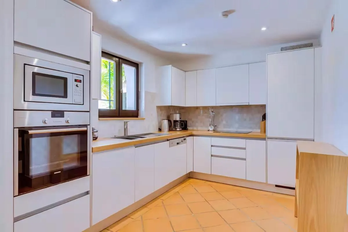 Kitchen or kitchenette in Pine Cliffs Village