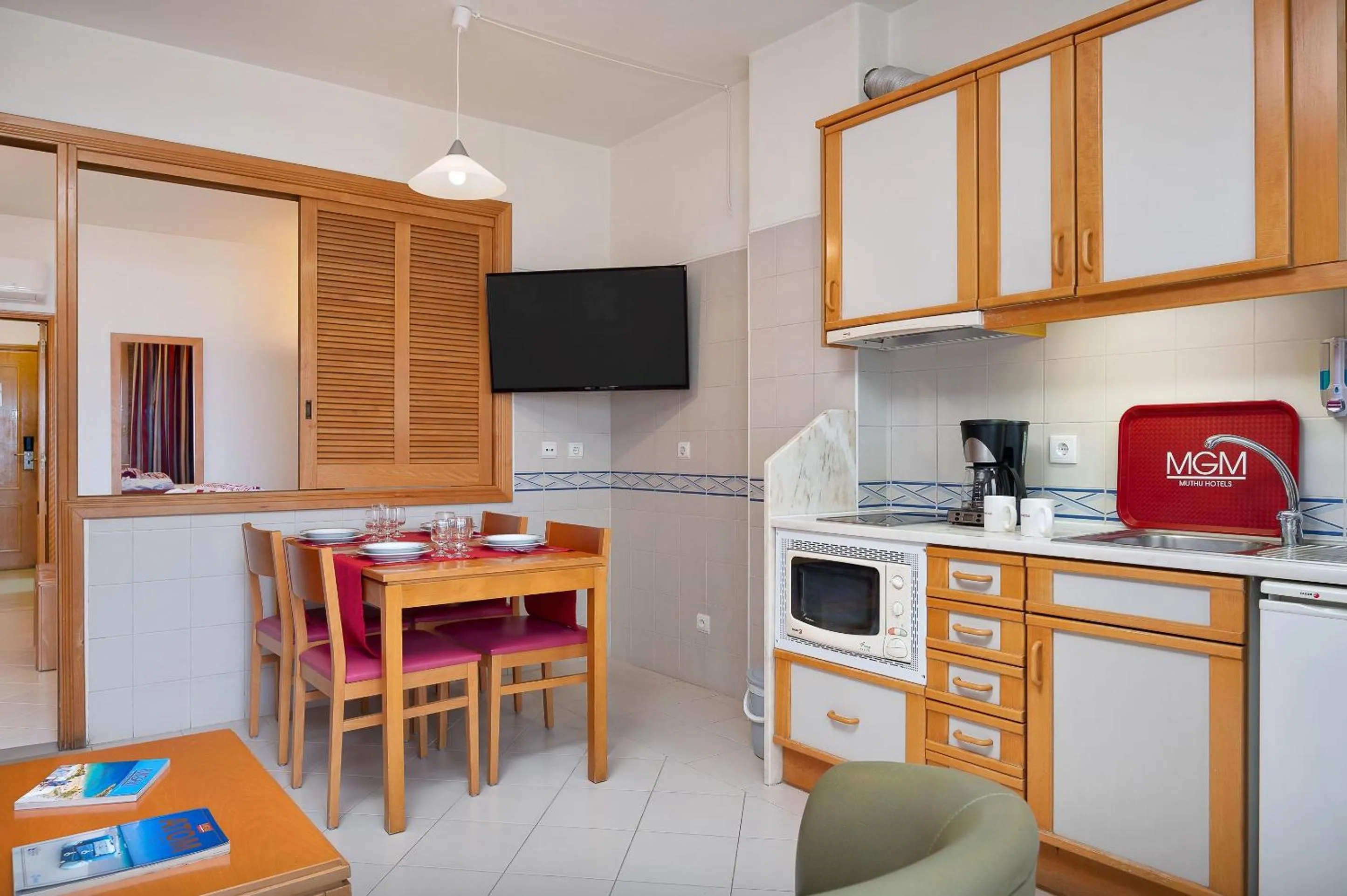 Kitchen or kitchenette in Grand Muthu Forte Da Oura