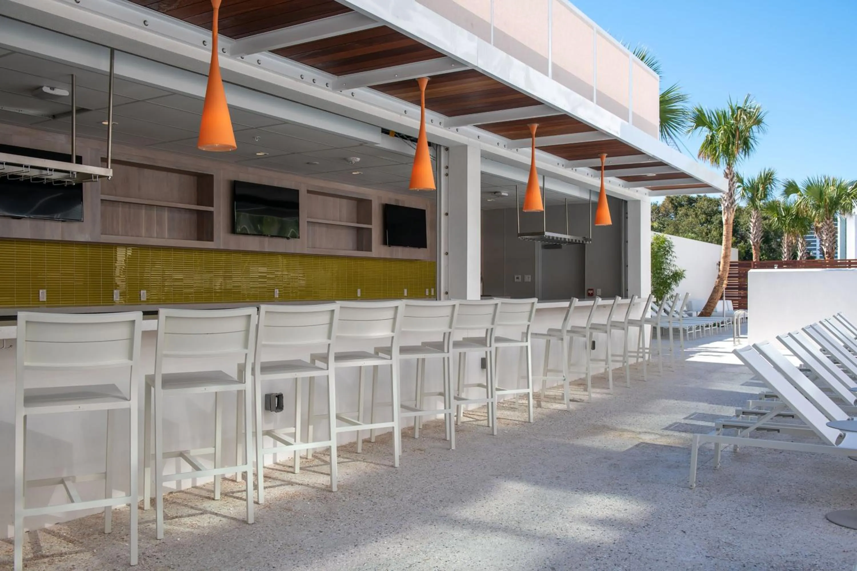 Lounge or bar in The Sarasota Modern, a Tribute Portfolio Hotel