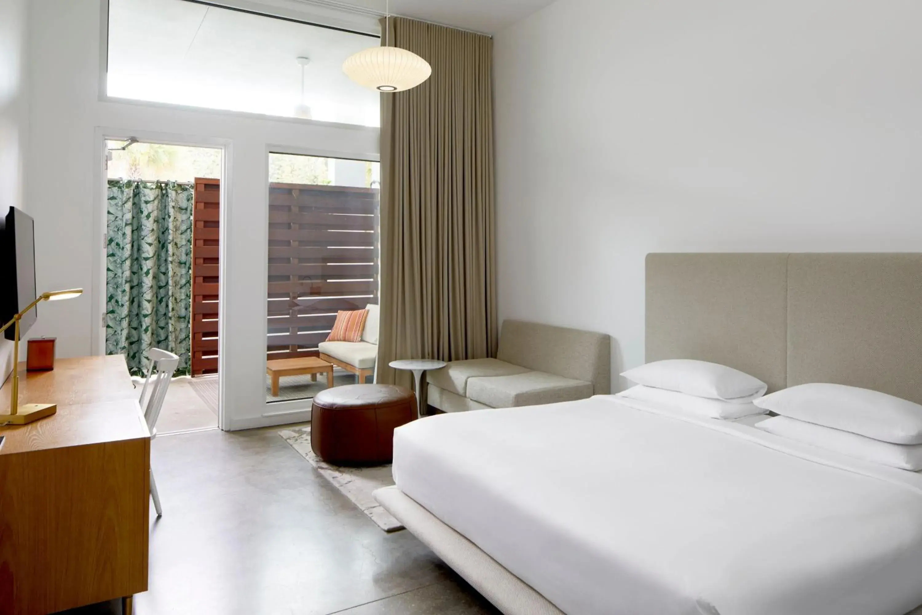 Patio, Guest room, King in The Sarasota Modern, a Tribute Portfolio Hotel Patio, Guest room, King in The Sarasota Modern, a Tribute Portfolio Hotel