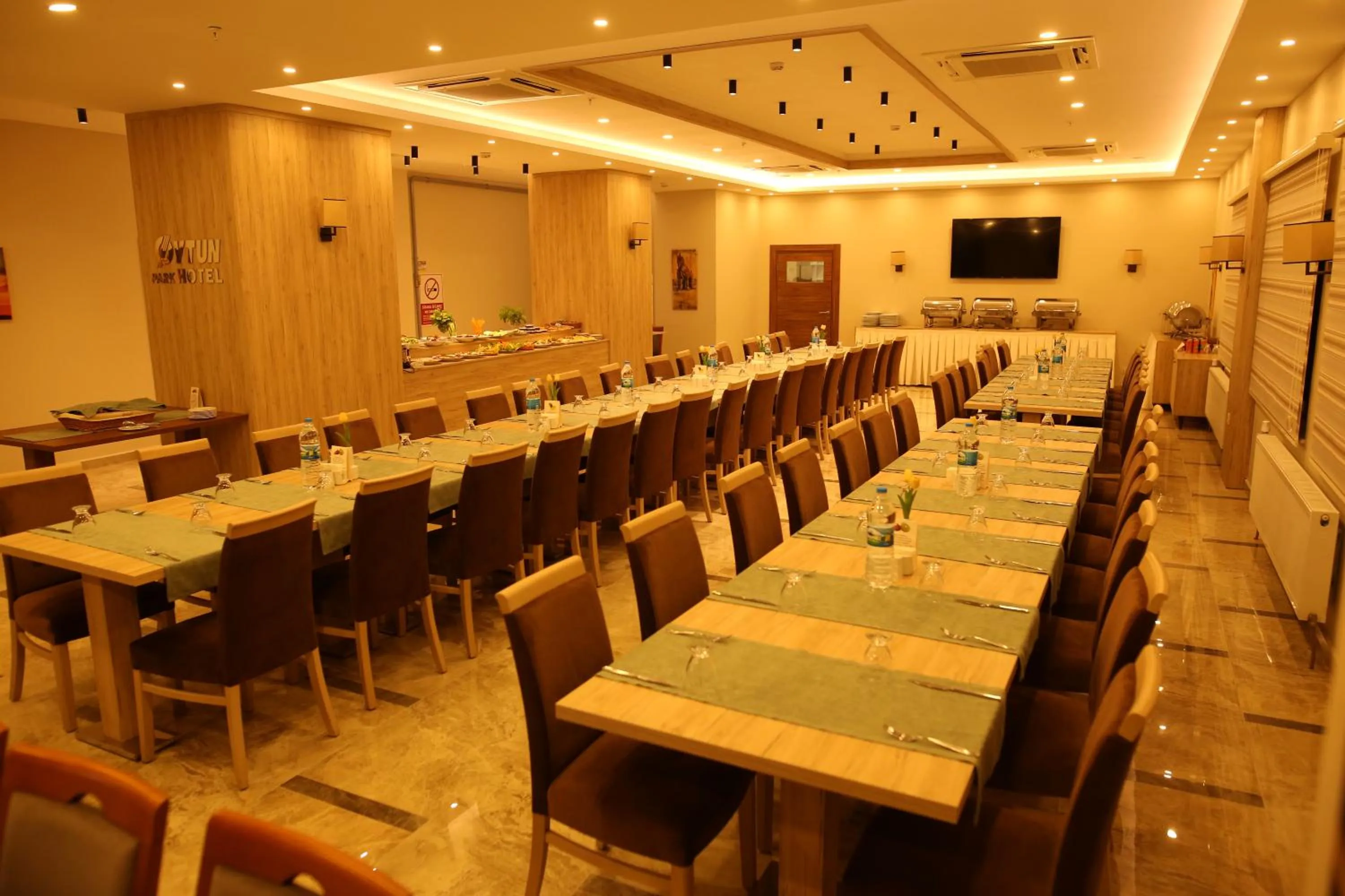 Restaurant/places to eat in Oytun Park Hotel
