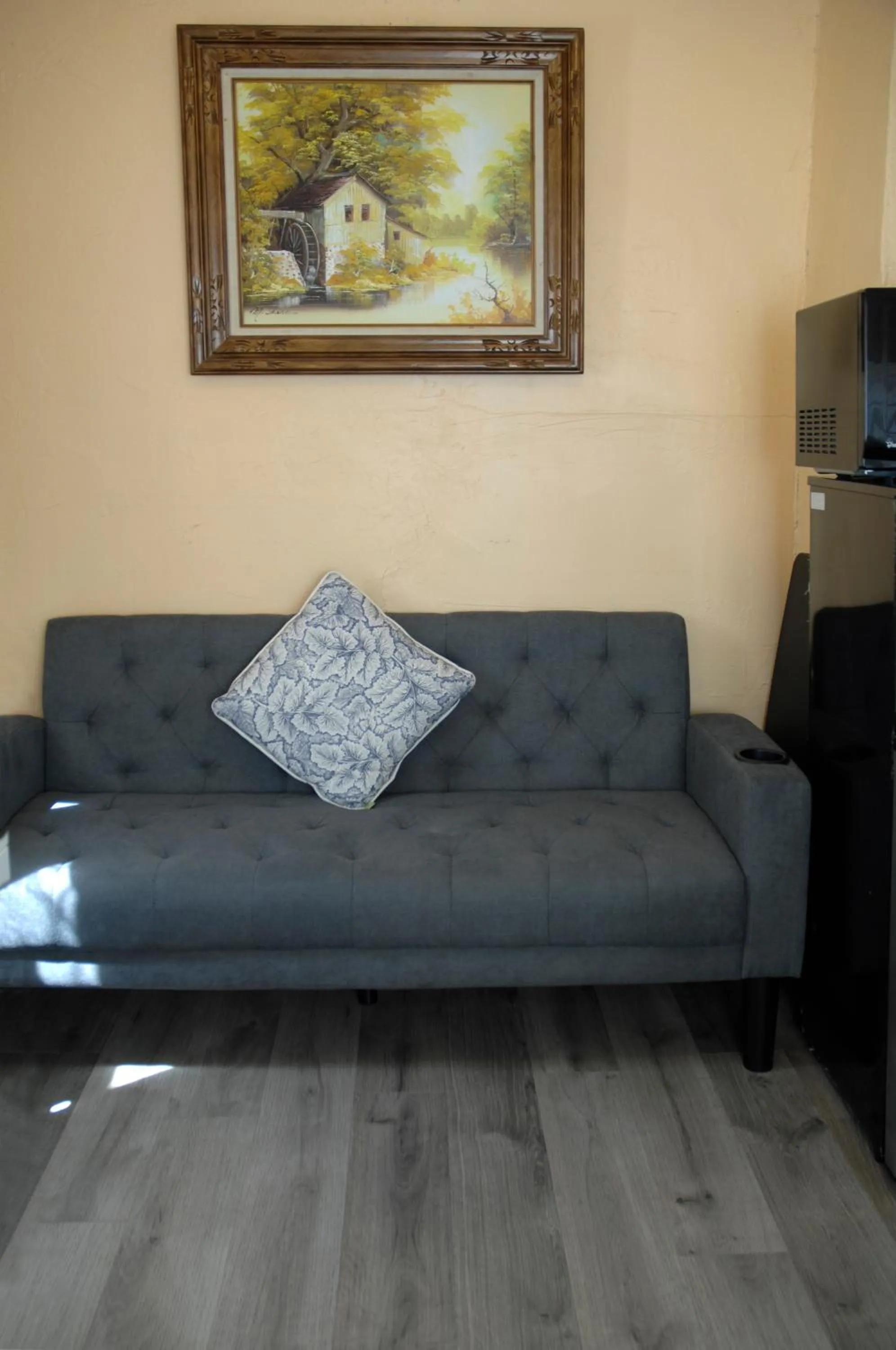 Adorable Historic Downtown Apartment