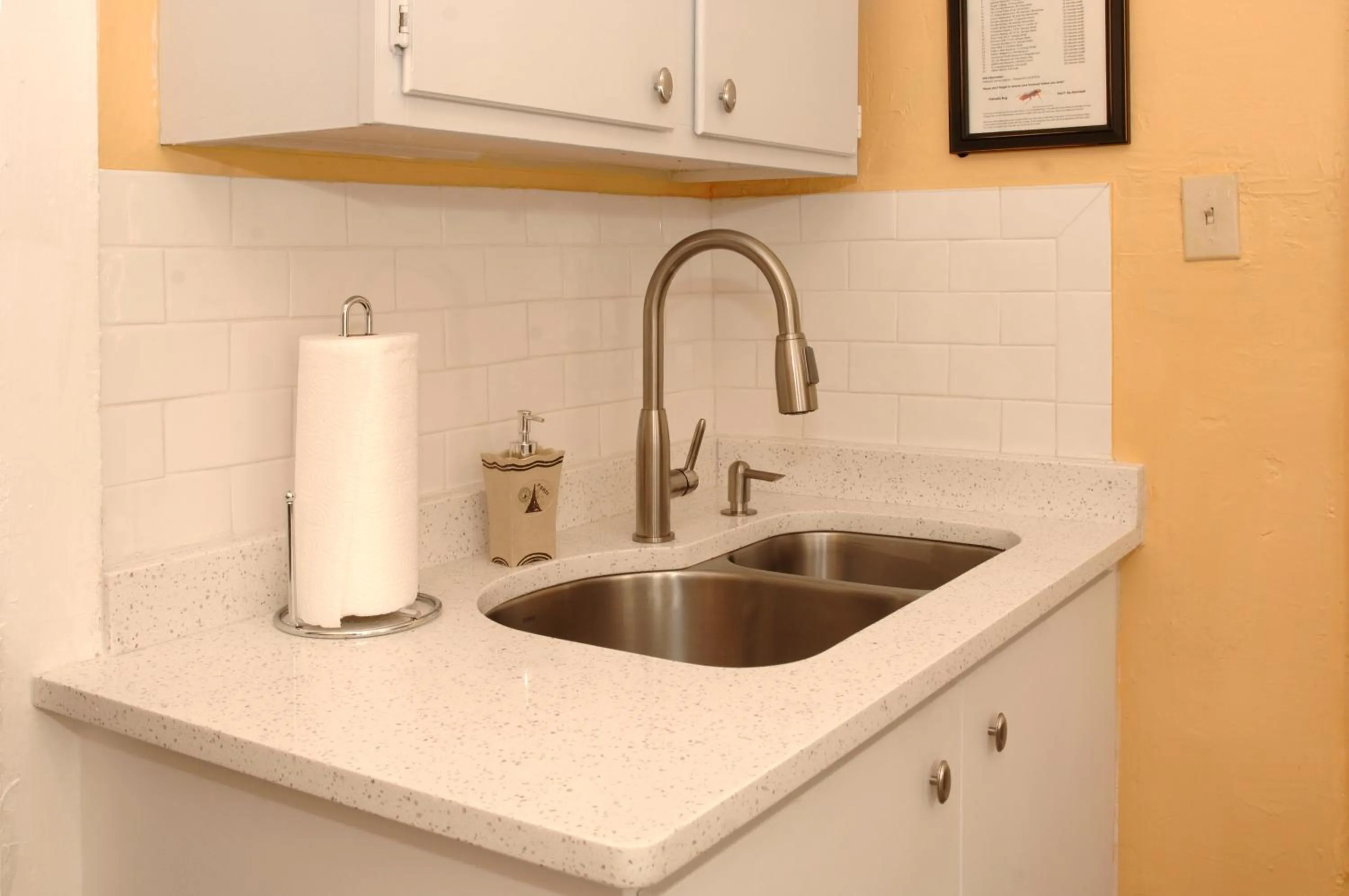 Coffee/tea facilities in Adorable Historic Downtown Apartment