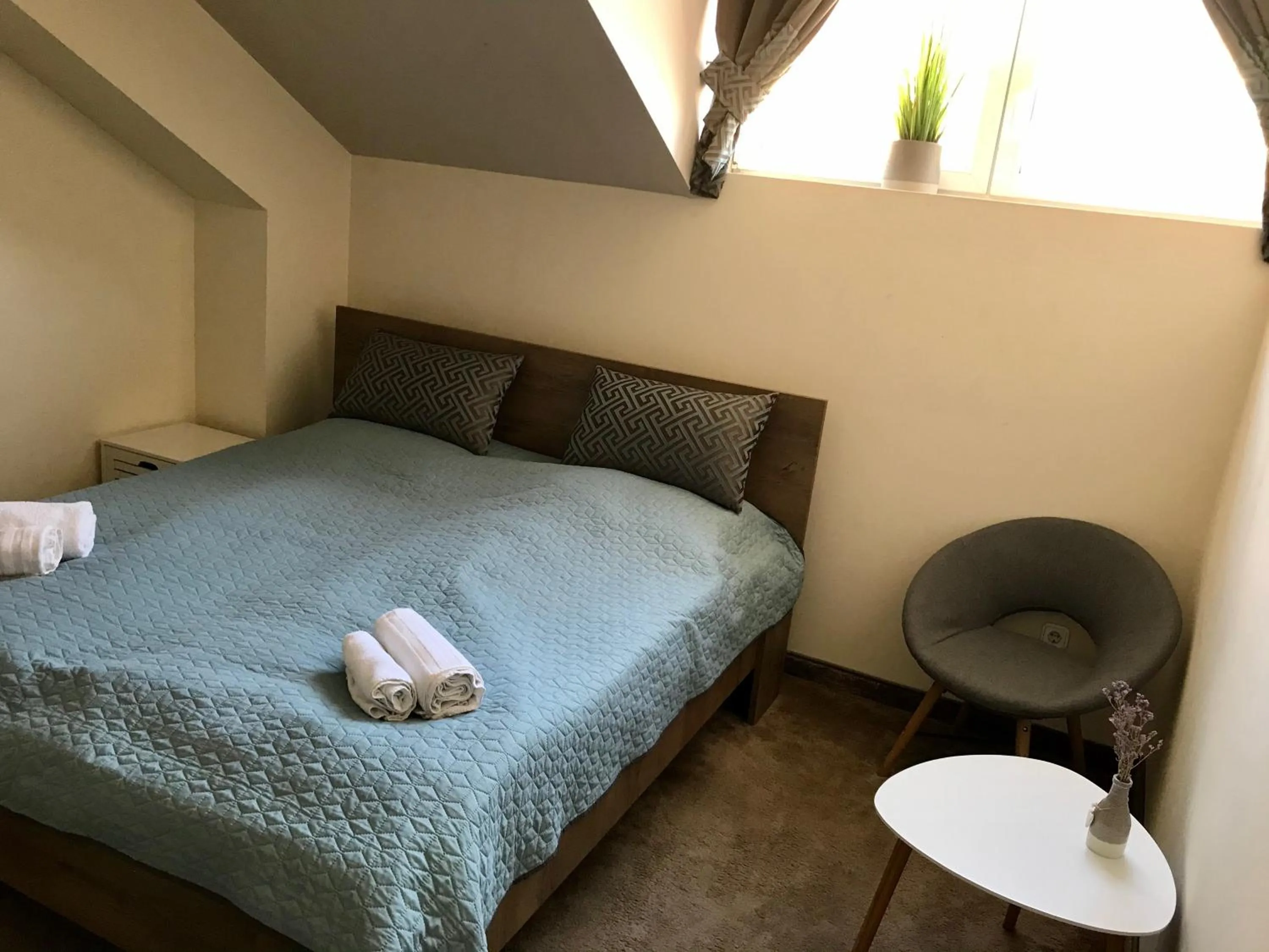 Bed in Sempre Étterem És Panzió