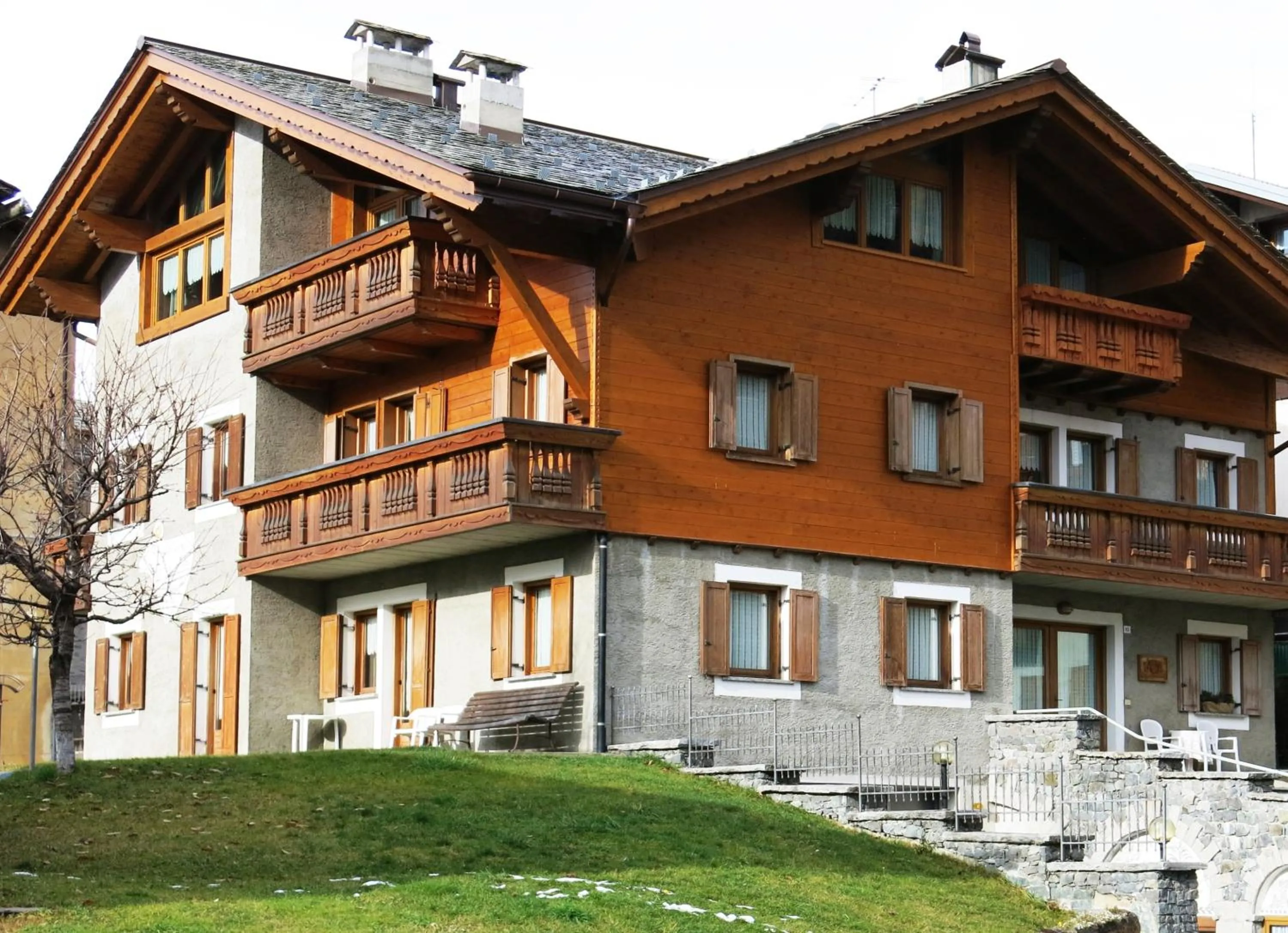 Property building in Baita al Pian