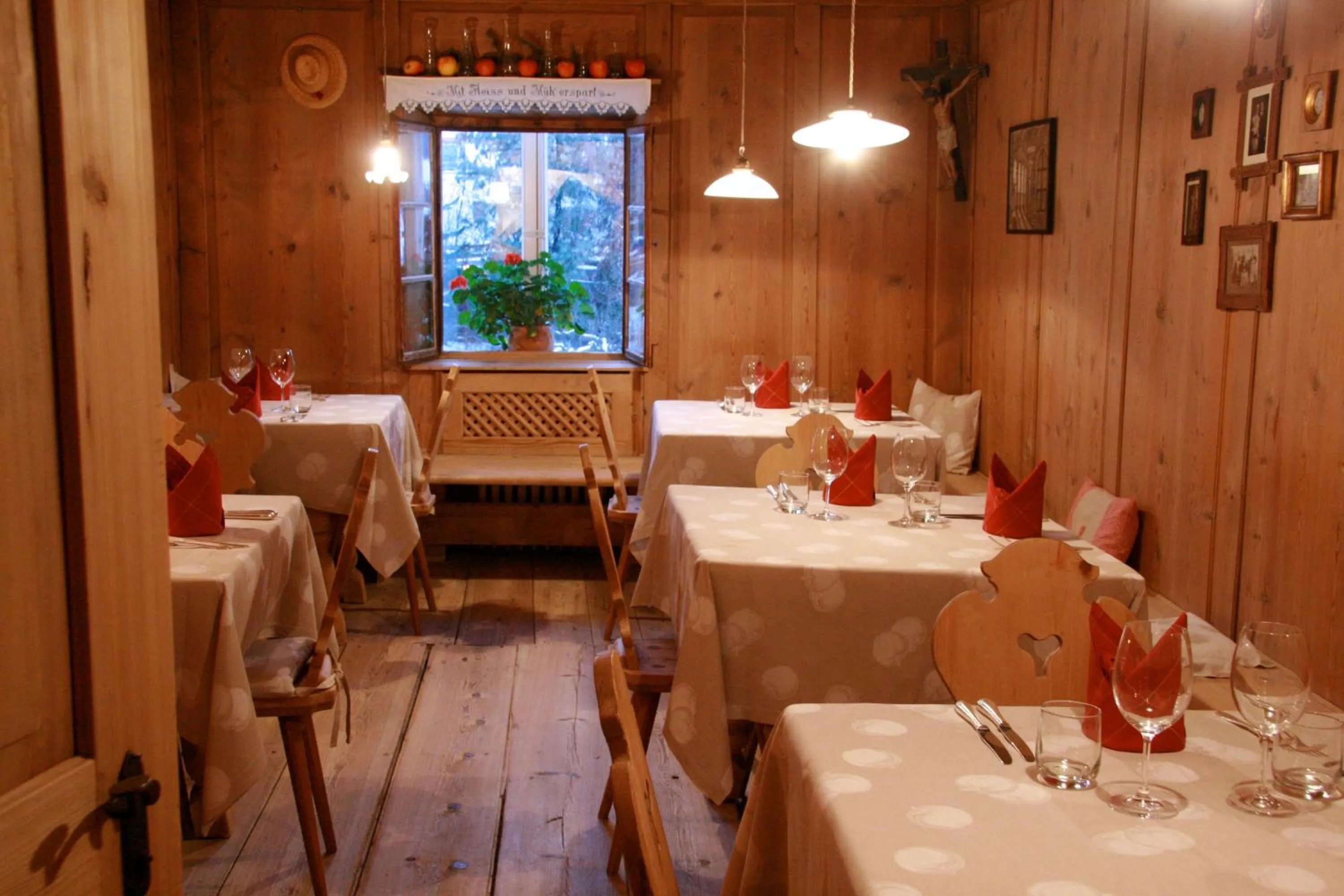 Restaurant/places to eat in Hotel Heubad