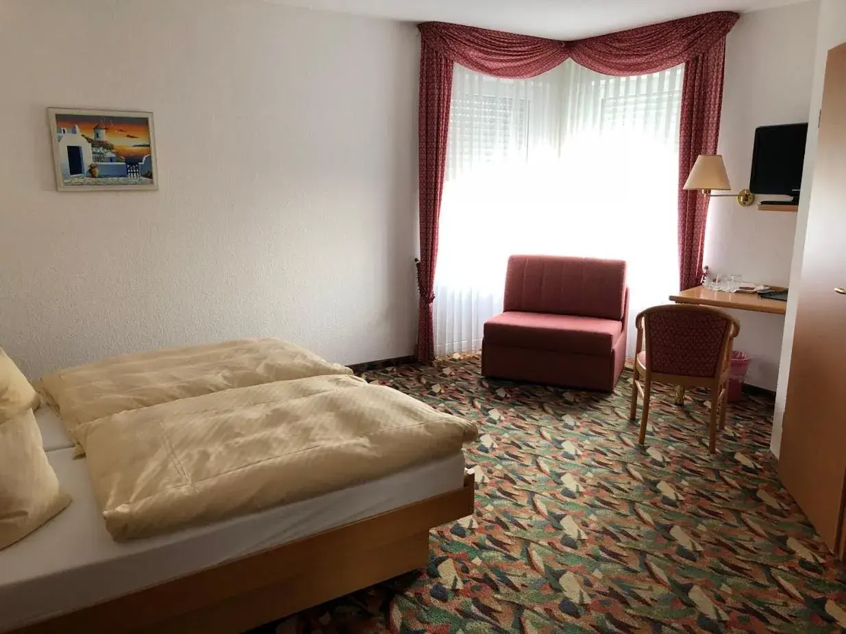 Double or Twin Room with Shower - single occupancy in Pension Preussenstraße Leipzig Double or Twin Room with Shower - single occupancy in Pension Preussenstraße Leipzig