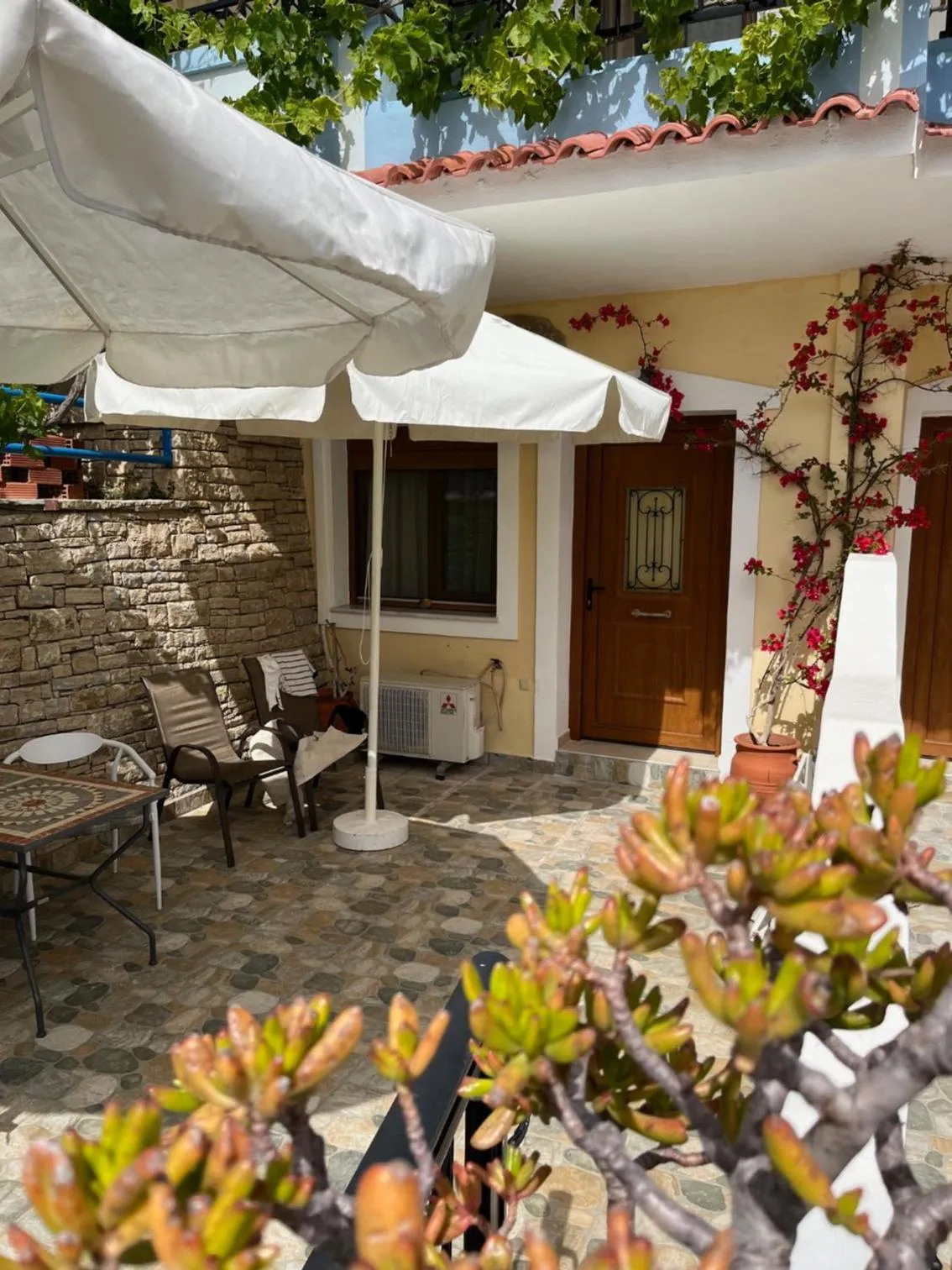 Pantheon Apartments & Studios