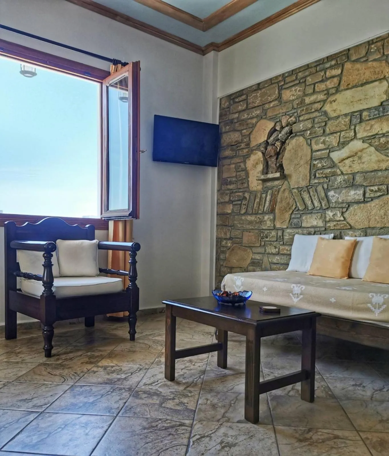 One-Bedroom Apartment with Sea View and Balcony in Pantheon Apartments & Studios