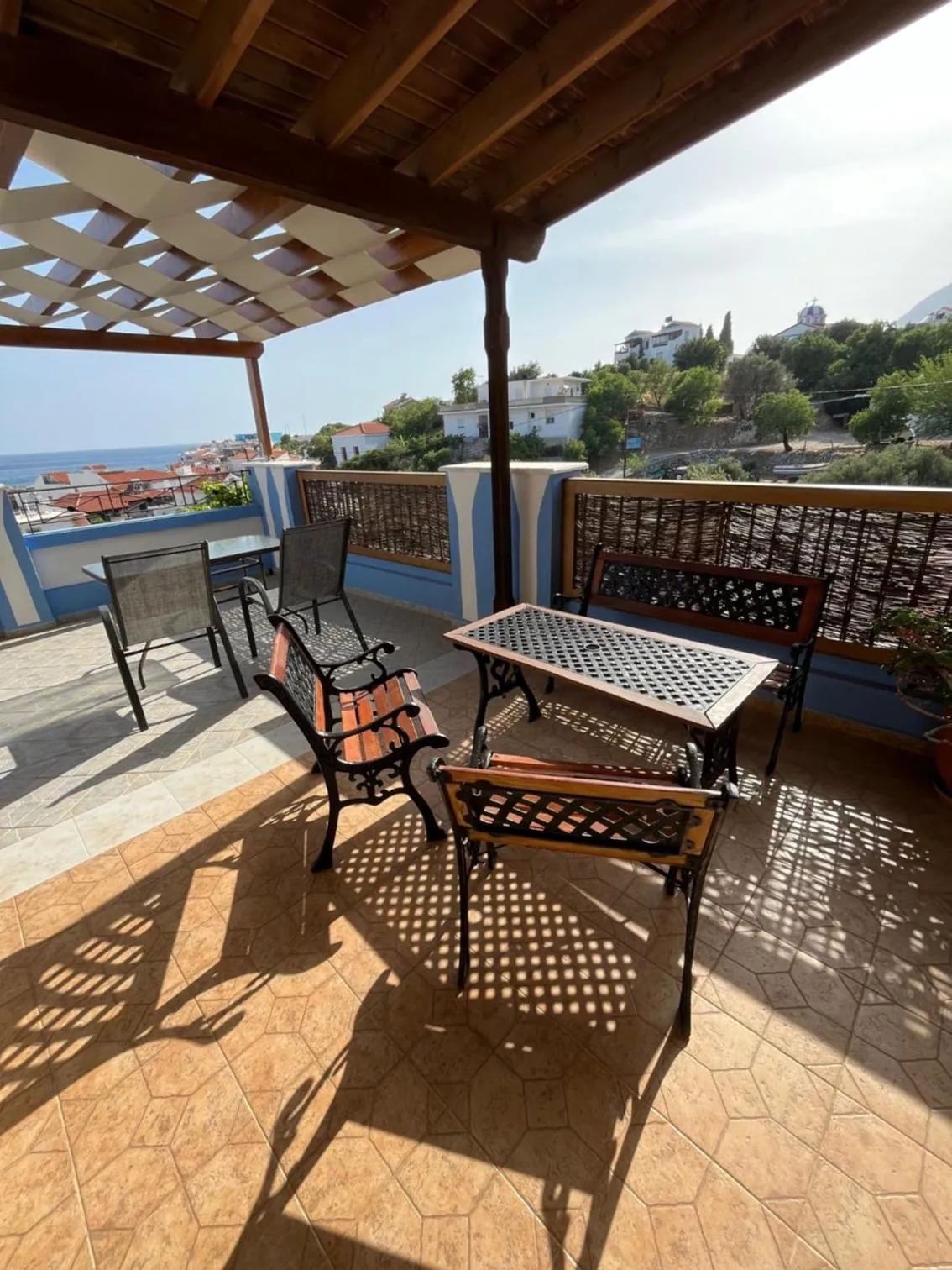 Pantheon Apartments & Studios