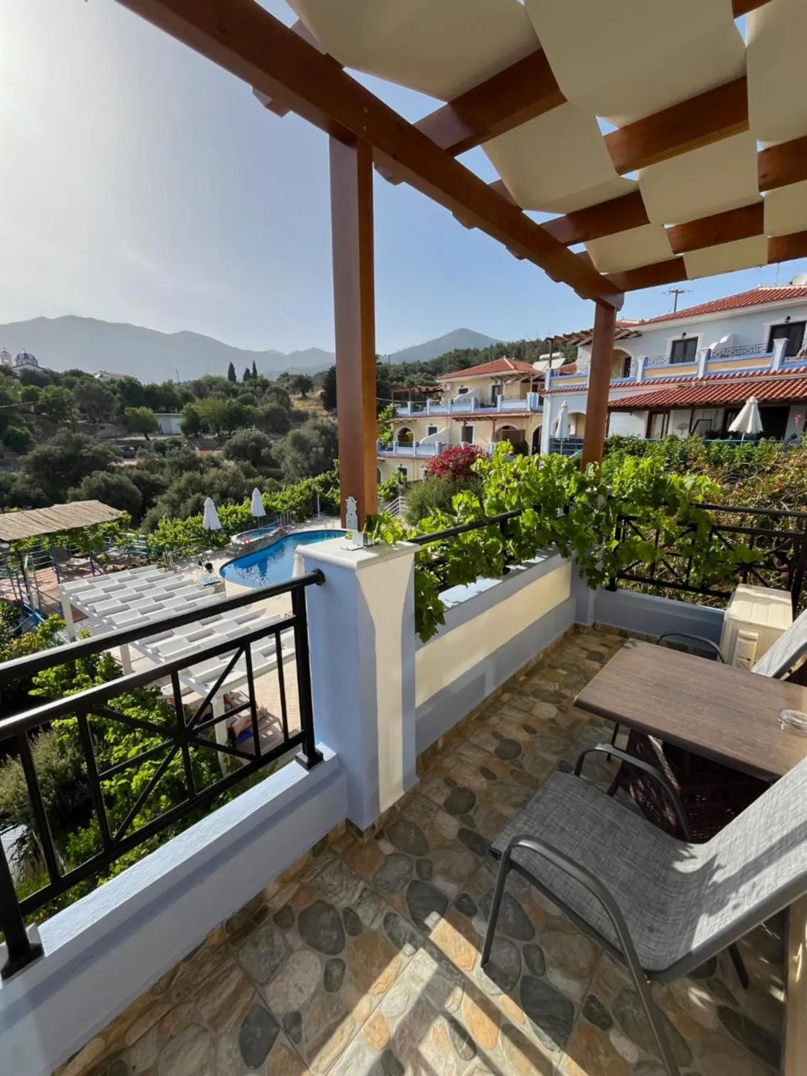 Pantheon Apartments & Studios