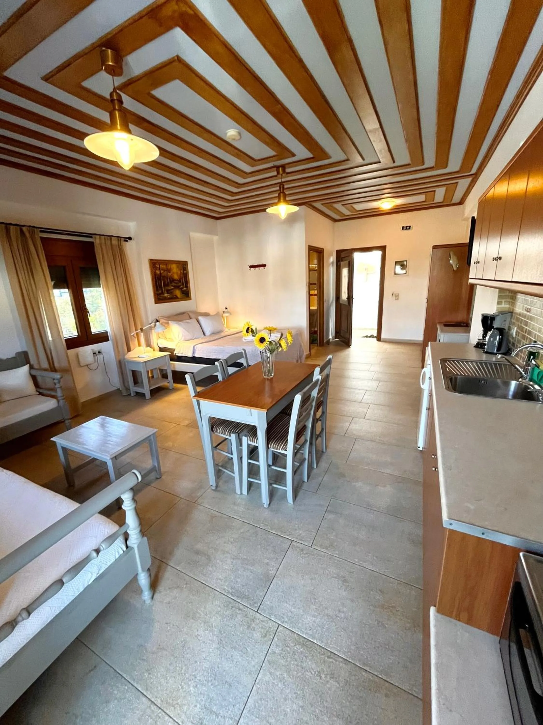 Pantheon Apartments & Studios